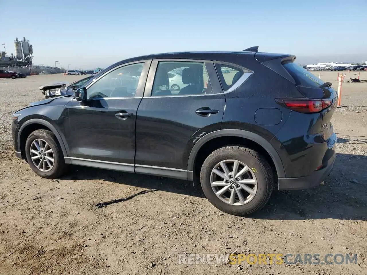 2 fotografías del automóvil dañado JM3KFBAMXP0218310 MAZDA CX-5 2023