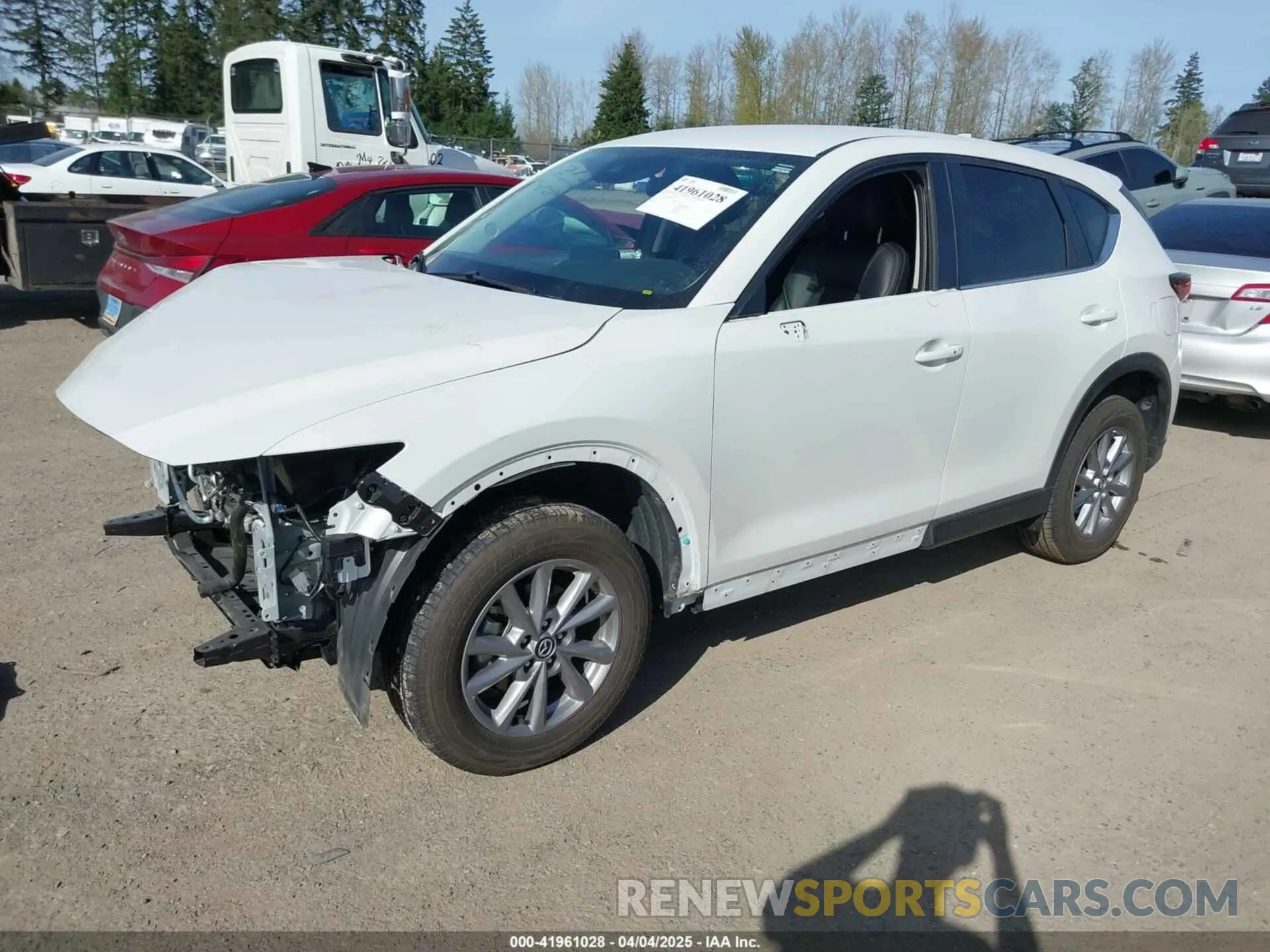 2 fotografías del automóvil dañado JM3KFBBM2P0178125 MAZDA CX-5 2023
