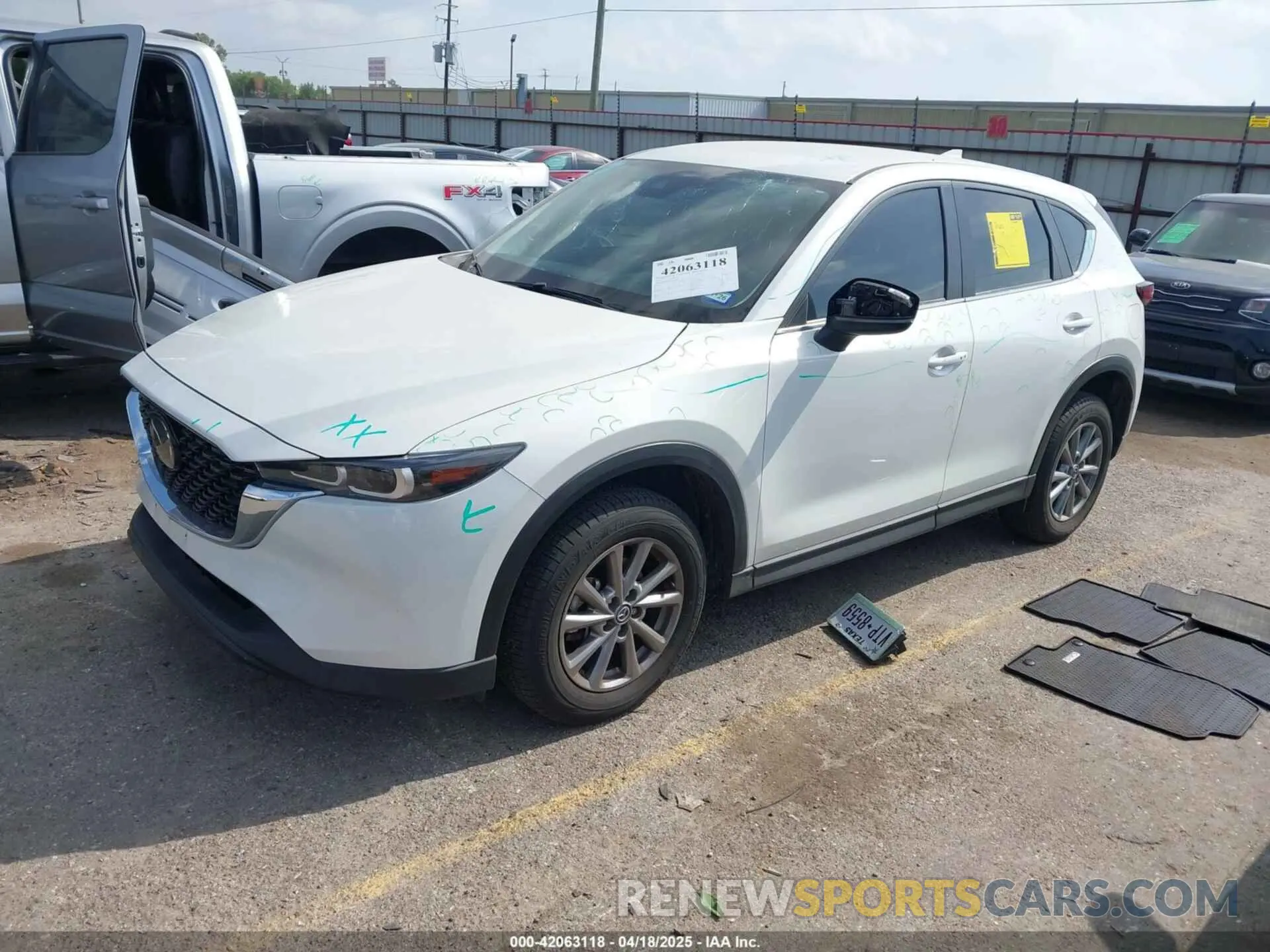 2 fotografías del automóvil dañado JM3KFBBM4P0164680 MAZDA CX-5 2023