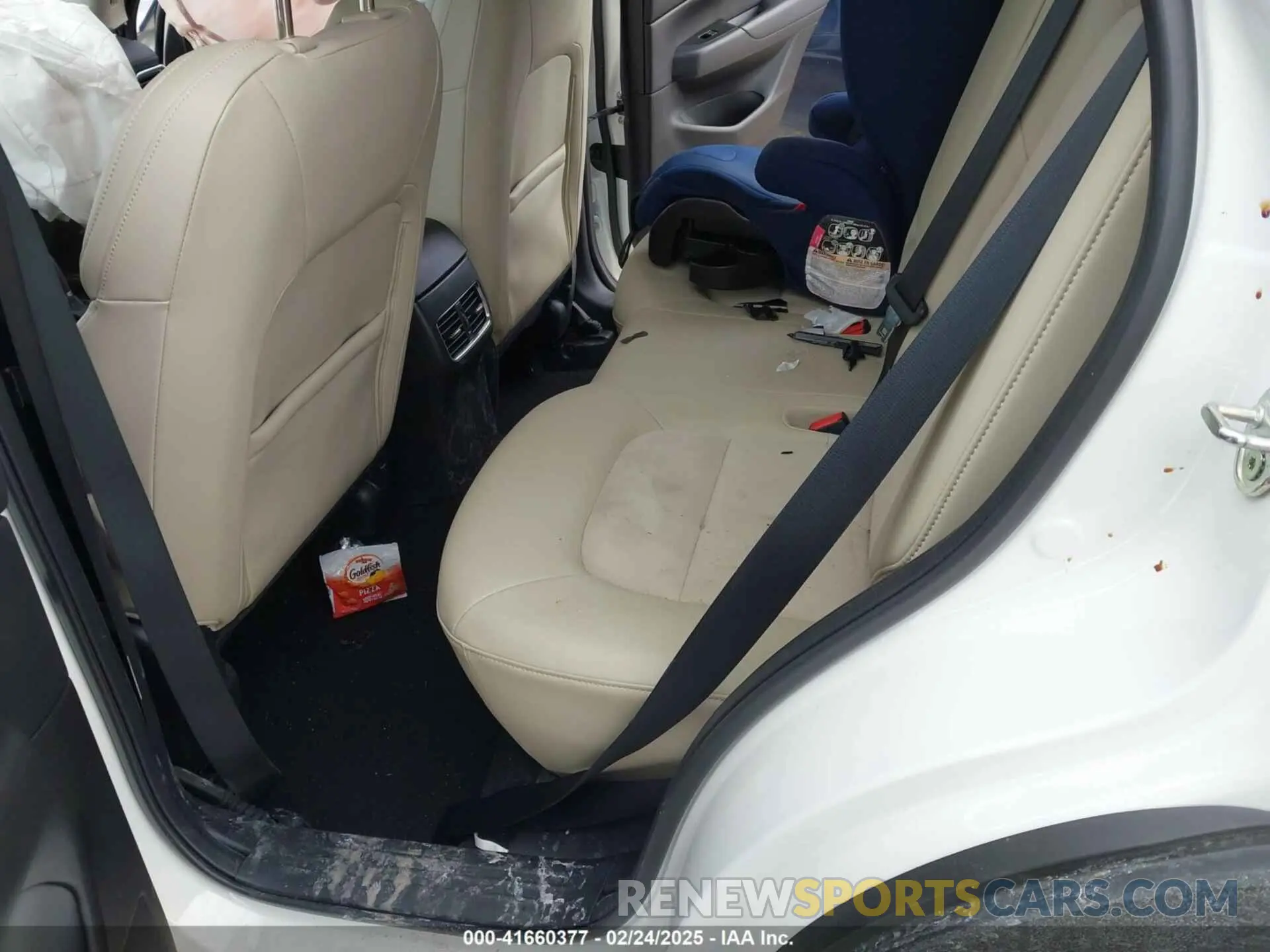 8 fotografías del automóvil dañado JM3KFBBM4P0219564 MAZDA CX-5 2023