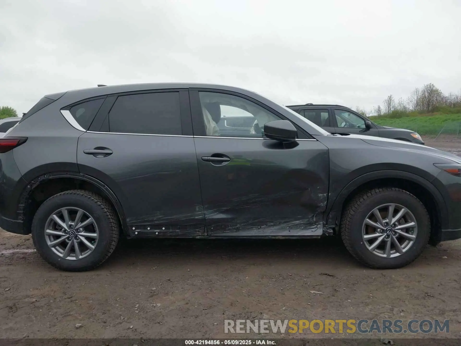 13 fotografías del automóvil dañado JM3KFBBM4P0228412 MAZDA CX-5 2023