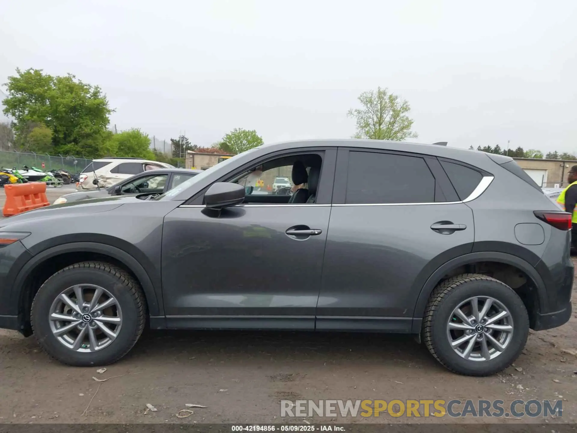 14 fotografías del automóvil dañado JM3KFBBM4P0228412 MAZDA CX-5 2023