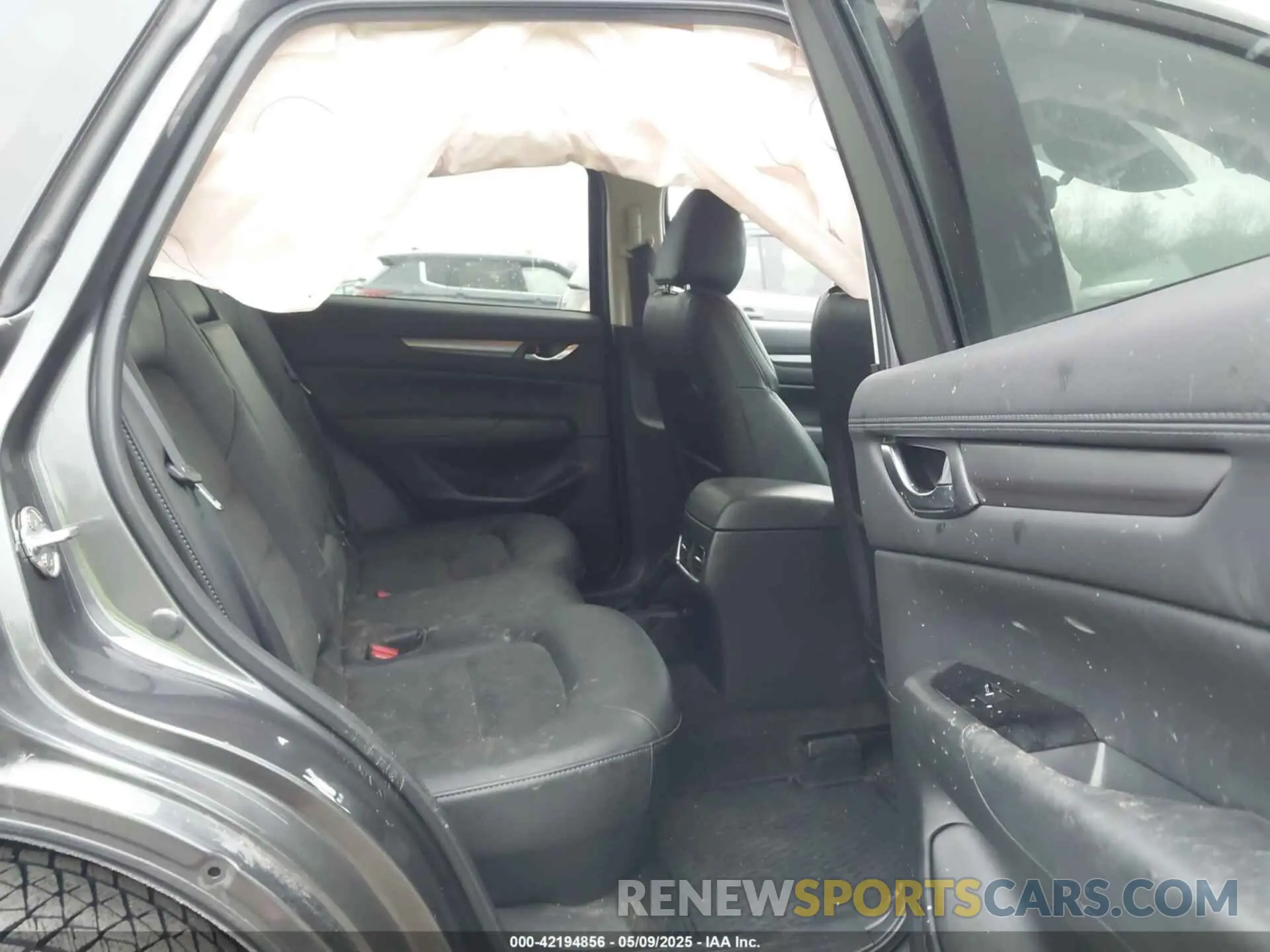 8 fotografías del automóvil dañado JM3KFBBM4P0228412 MAZDA CX-5 2023