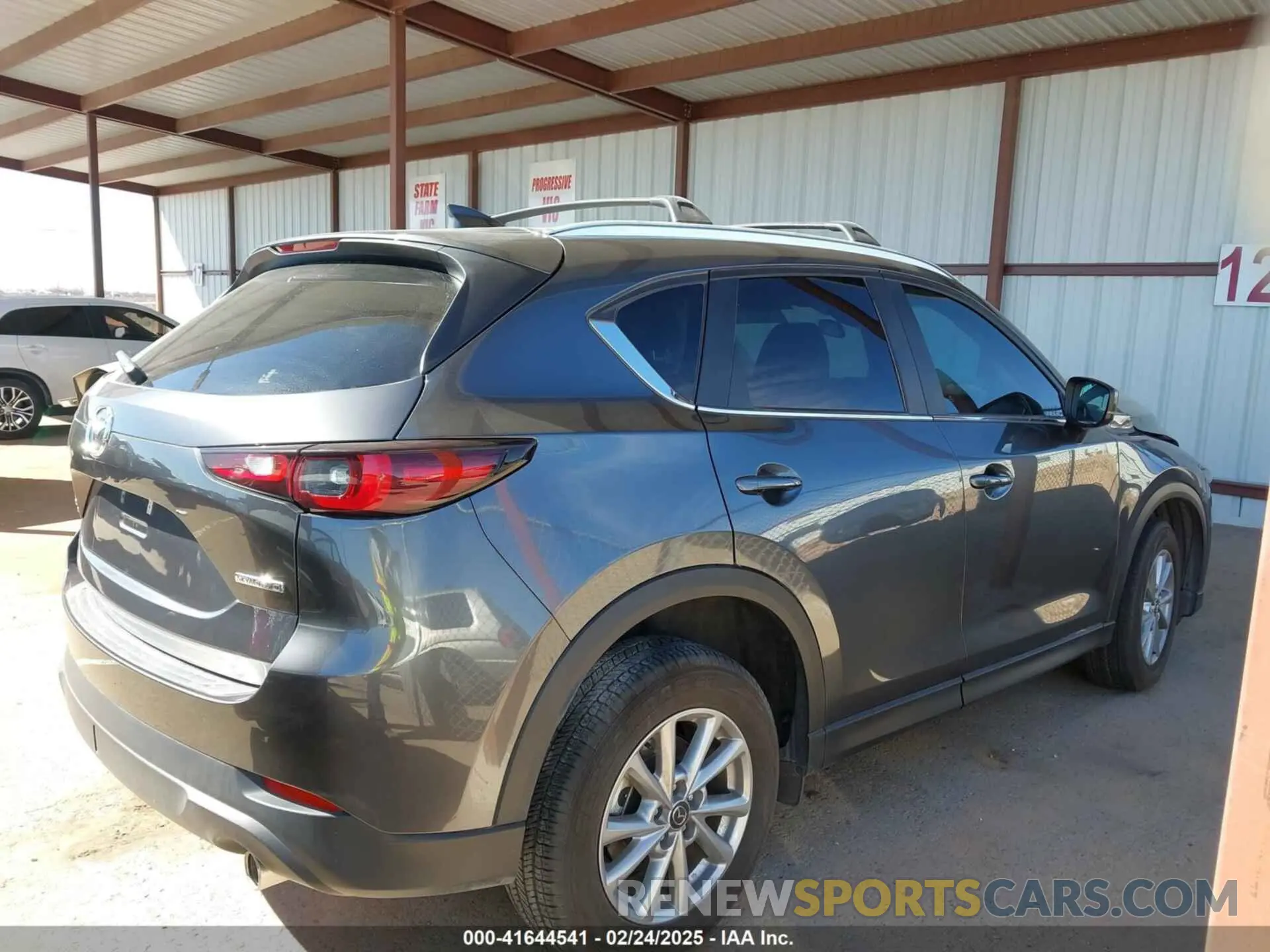 13 fotografías del automóvil dañado JM3KFBBM4P0291283 MAZDA CX-5 2023