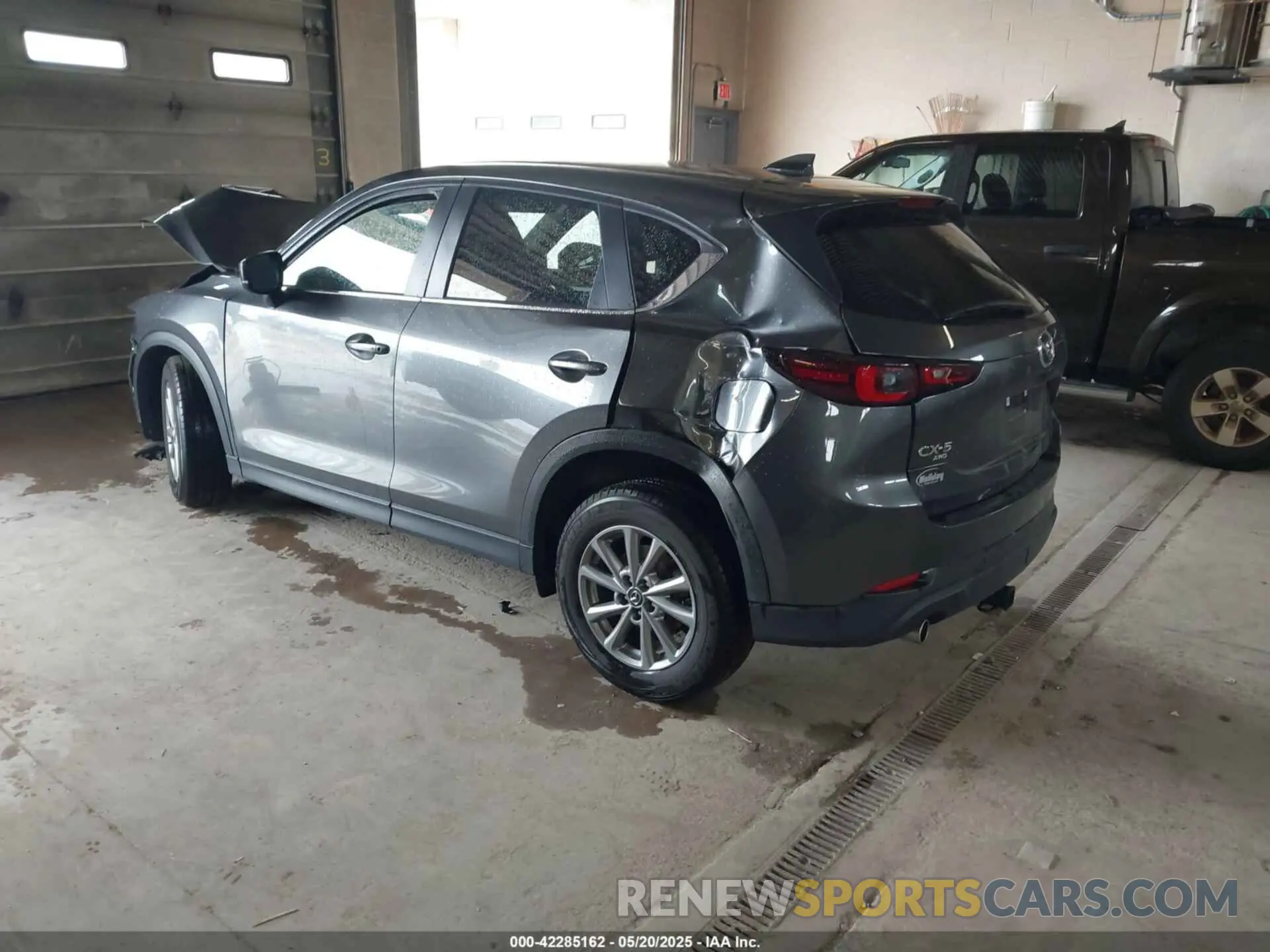 3 fotografías del automóvil dañado JM3KFBBM6P0103752 MAZDA CX-5 2023