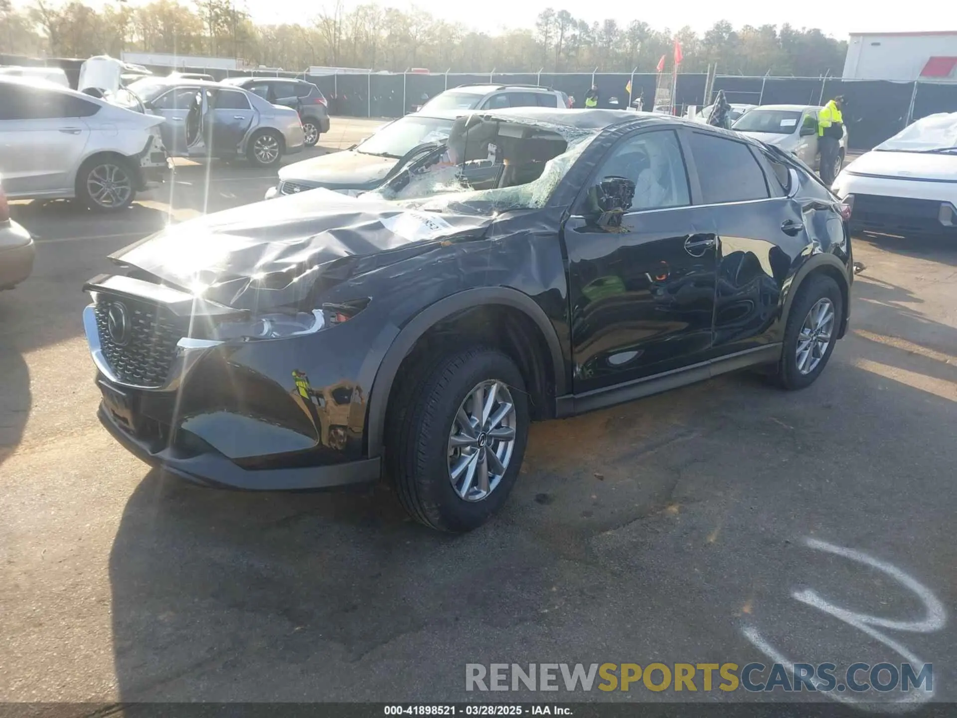 2 fotografías del automóvil dañado JM3KFBBM8P0239462 MAZDA CX-5 2023
