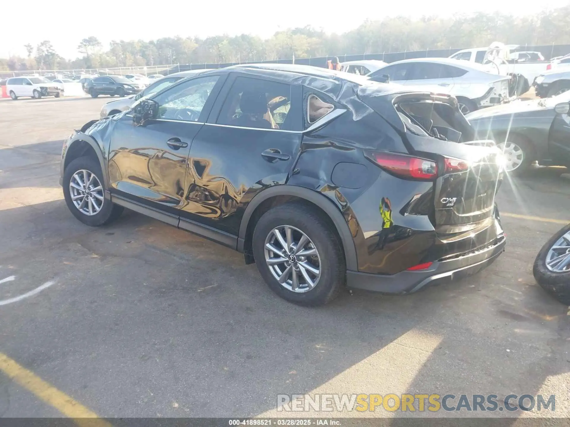 3 fotografías del automóvil dañado JM3KFBBM8P0239462 MAZDA CX-5 2023