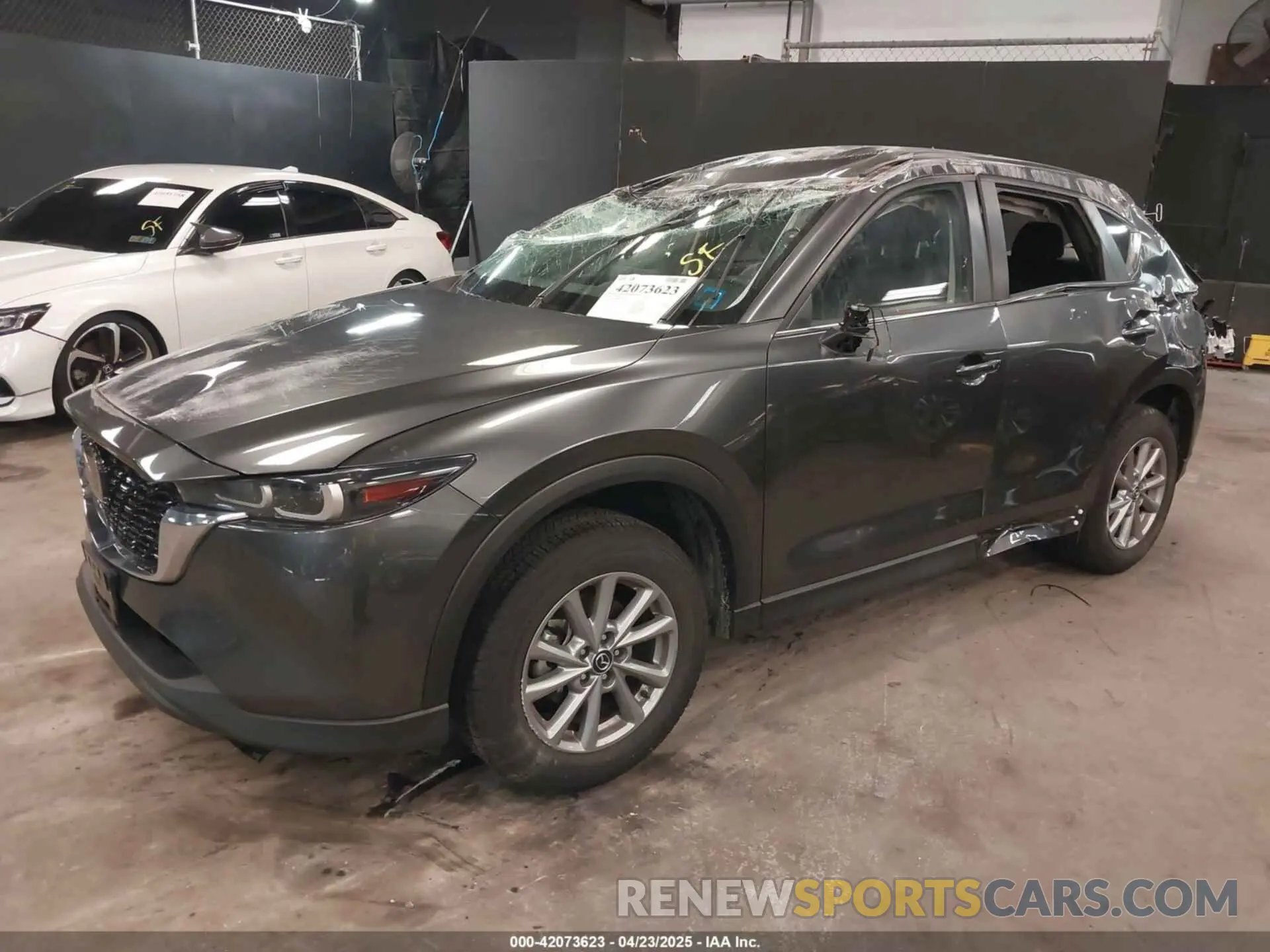 2 fotografías del automóvil dañado JM3KFBBM8P0281677 MAZDA CX-5 2023