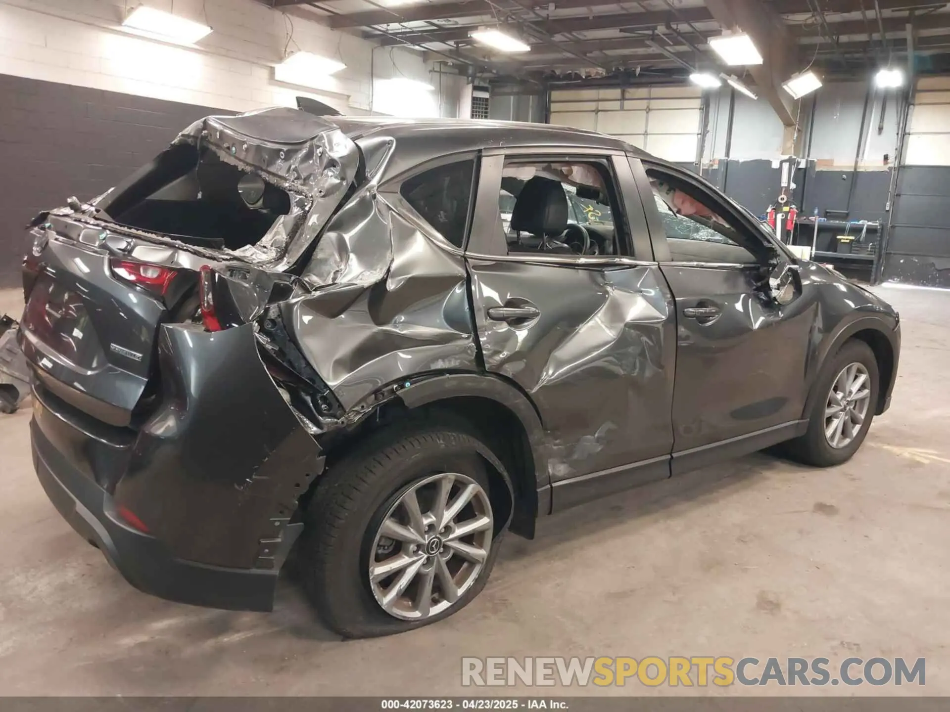 4 fotografías del automóvil dañado JM3KFBBM8P0281677 MAZDA CX-5 2023