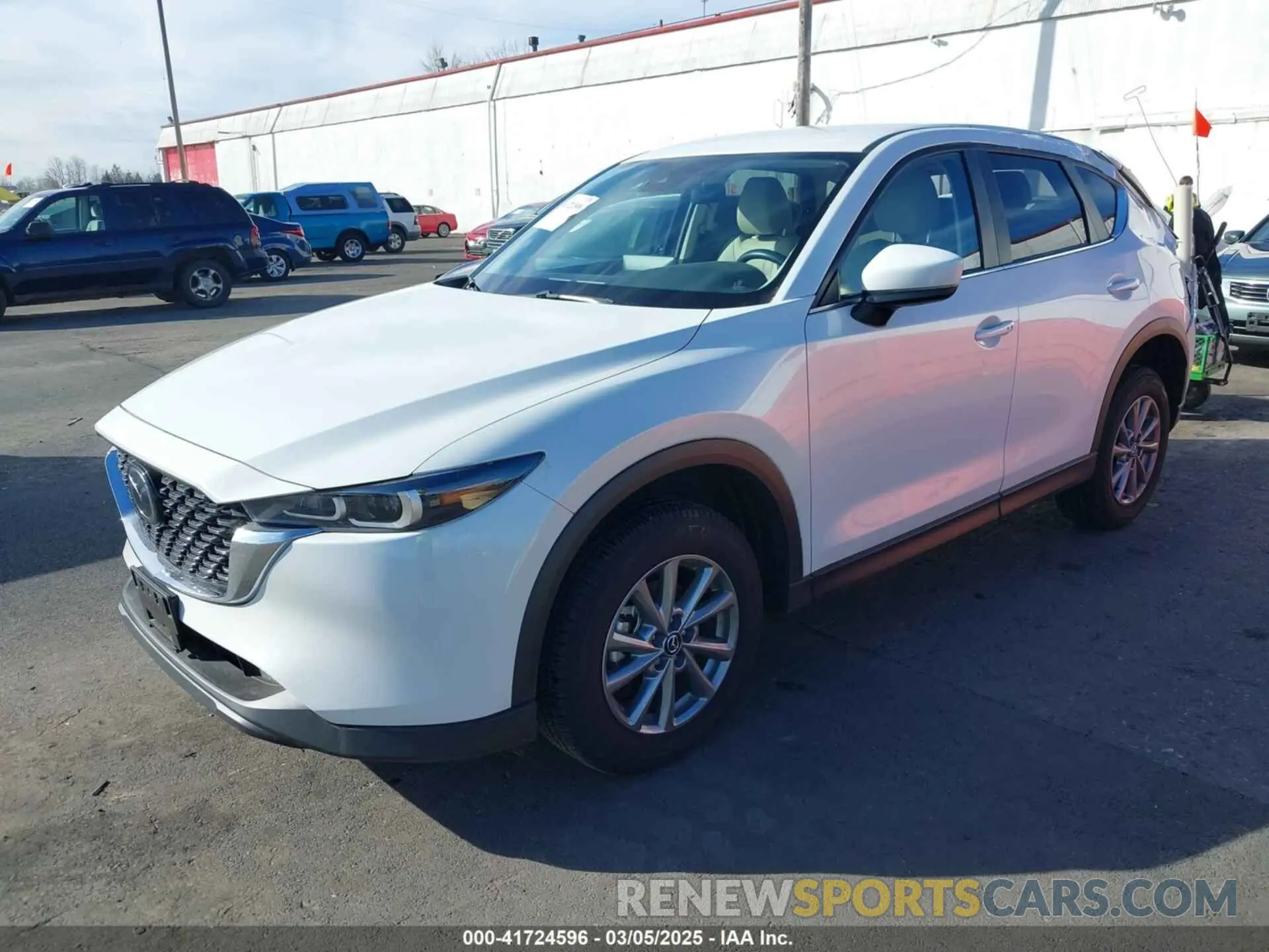 2 fotografías del automóvil dañado JM3KFBBM9P0142478 MAZDA CX-5 2023