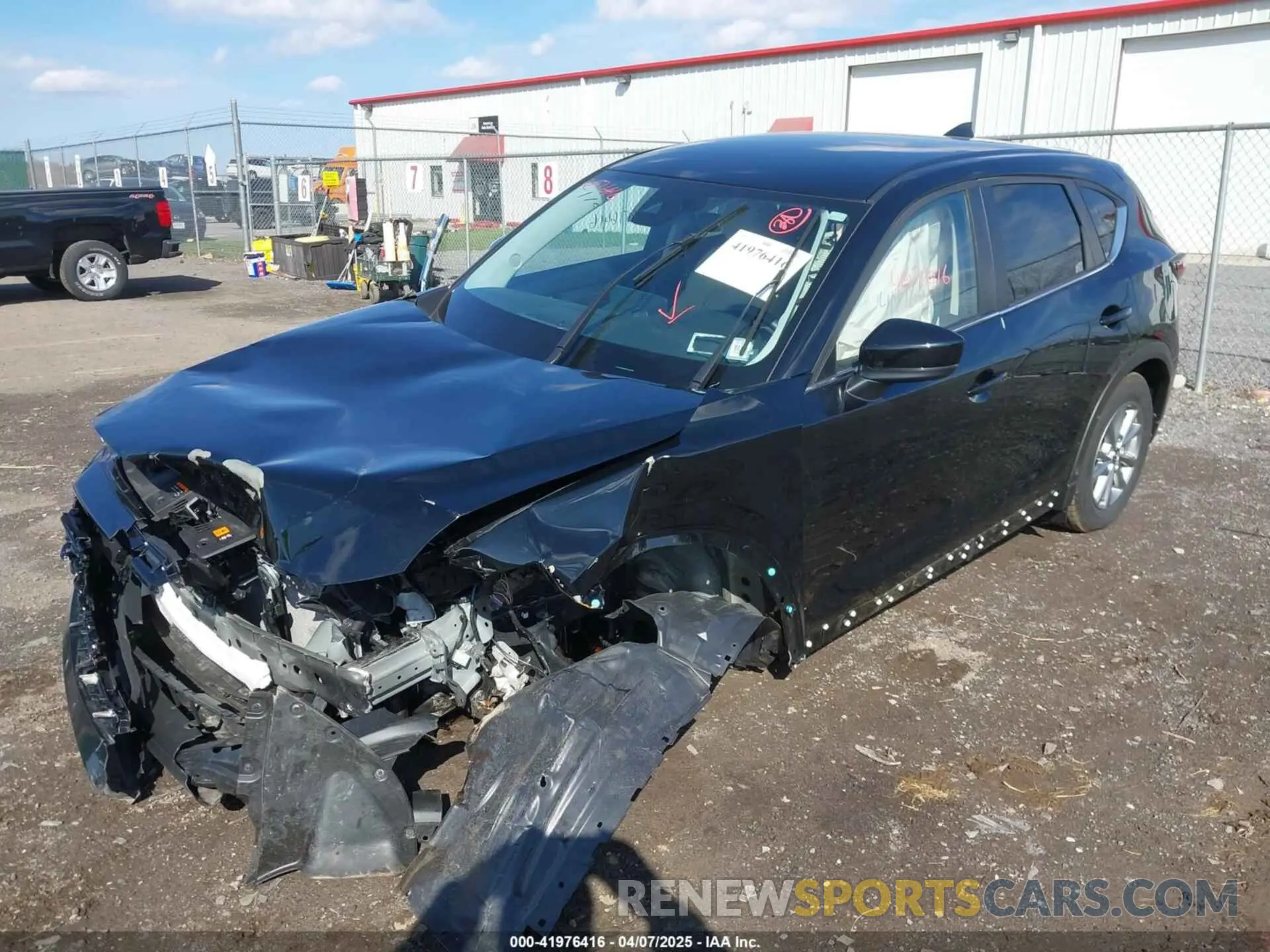 2 fotografías del automóvil dañado JM3KFBBMXP0149150 MAZDA CX-5 2023