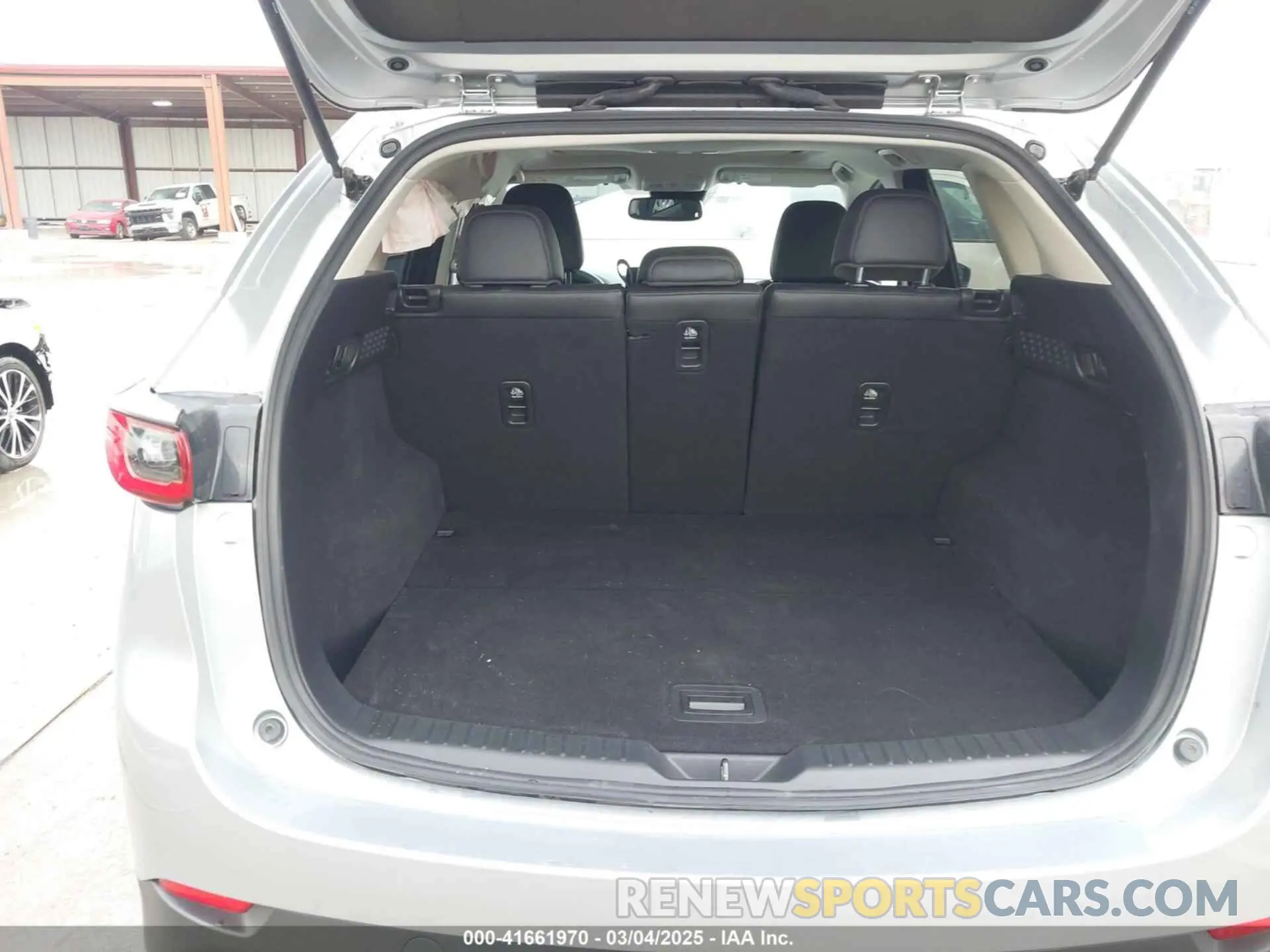 17 fotografías del automóvil dañado JM3KFBCM1P0131070 MAZDA CX-5 2023