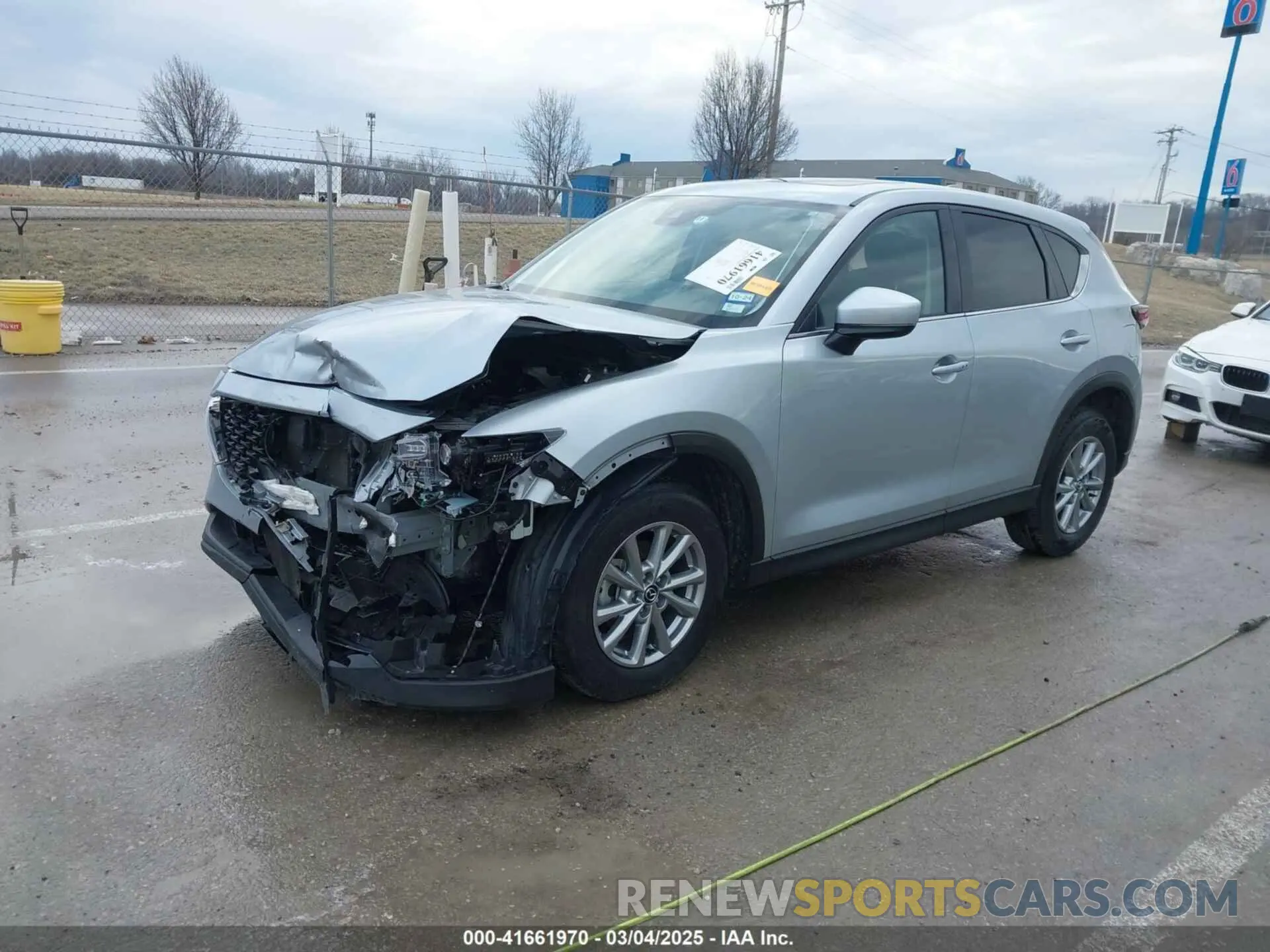 2 fotografías del automóvil dañado JM3KFBCM1P0131070 MAZDA CX-5 2023