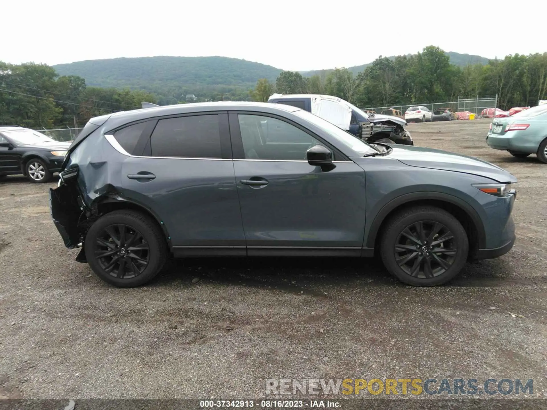 13 fotografías del automóvil dañado JM3KFBCM1P0209900 MAZDA CX-5 2023