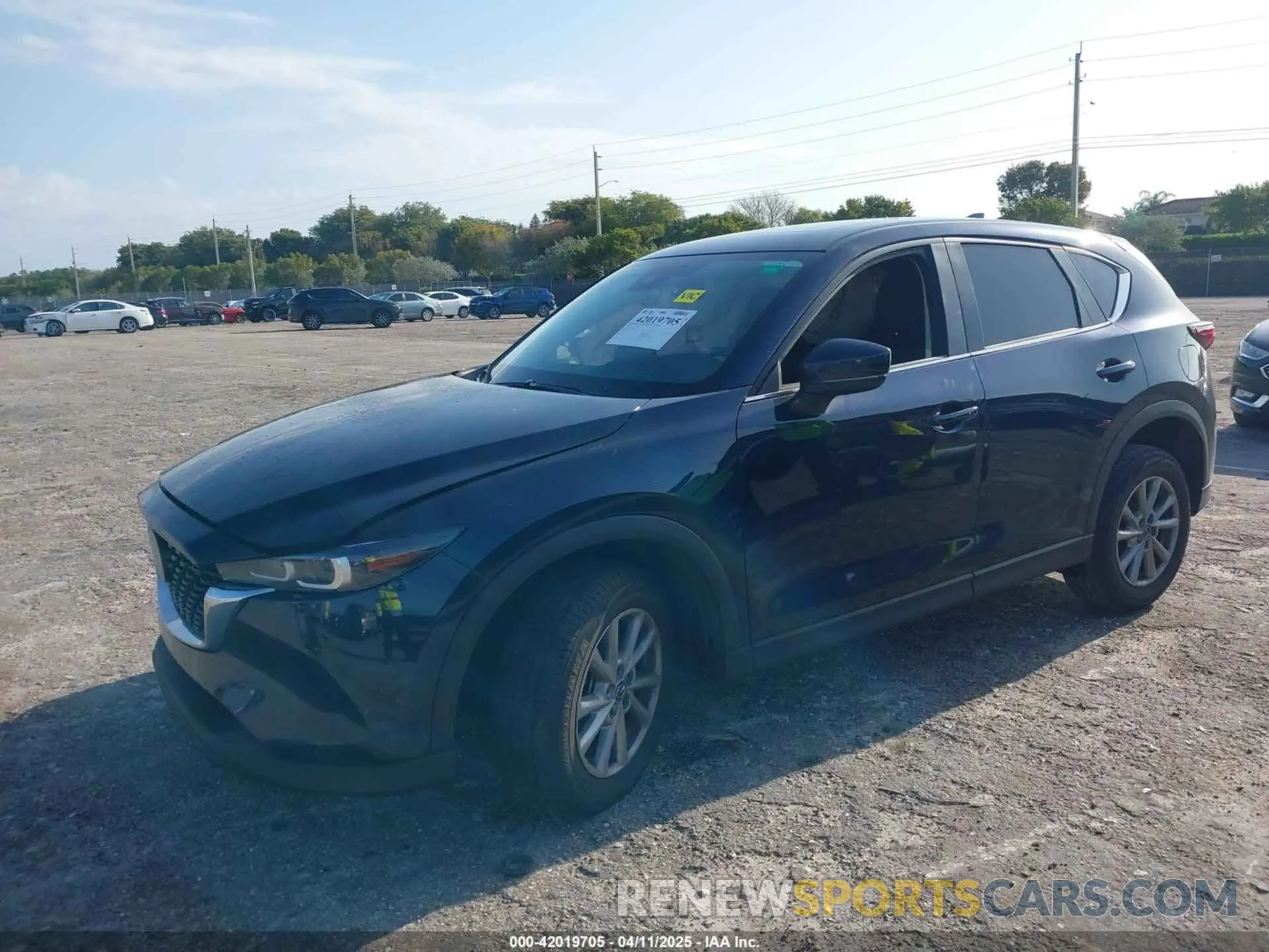 2 fotografías del automóvil dañado JM3KFBCM1P0244646 MAZDA CX-5 2023