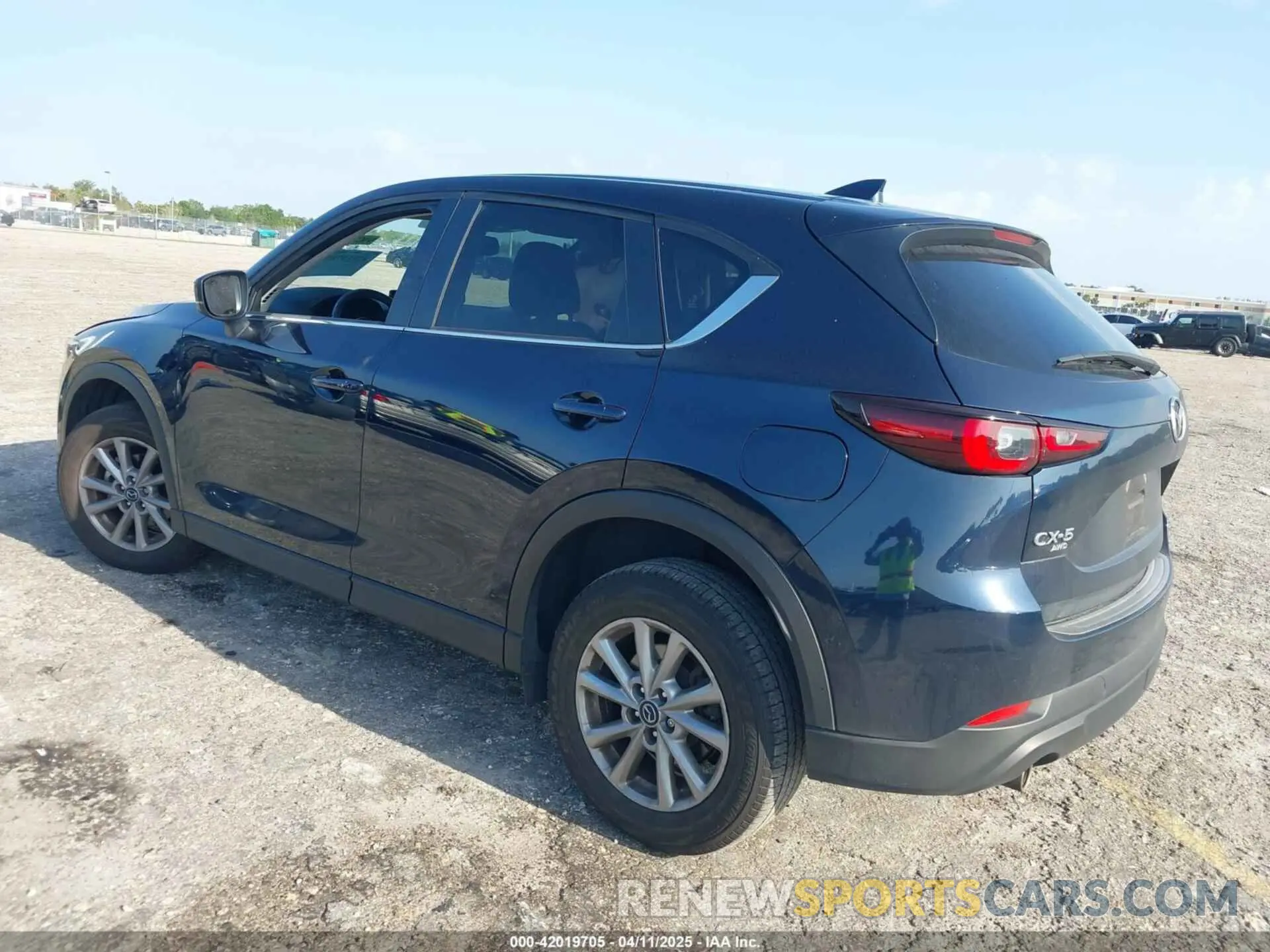 3 fotografías del automóvil dañado JM3KFBCM1P0244646 MAZDA CX-5 2023