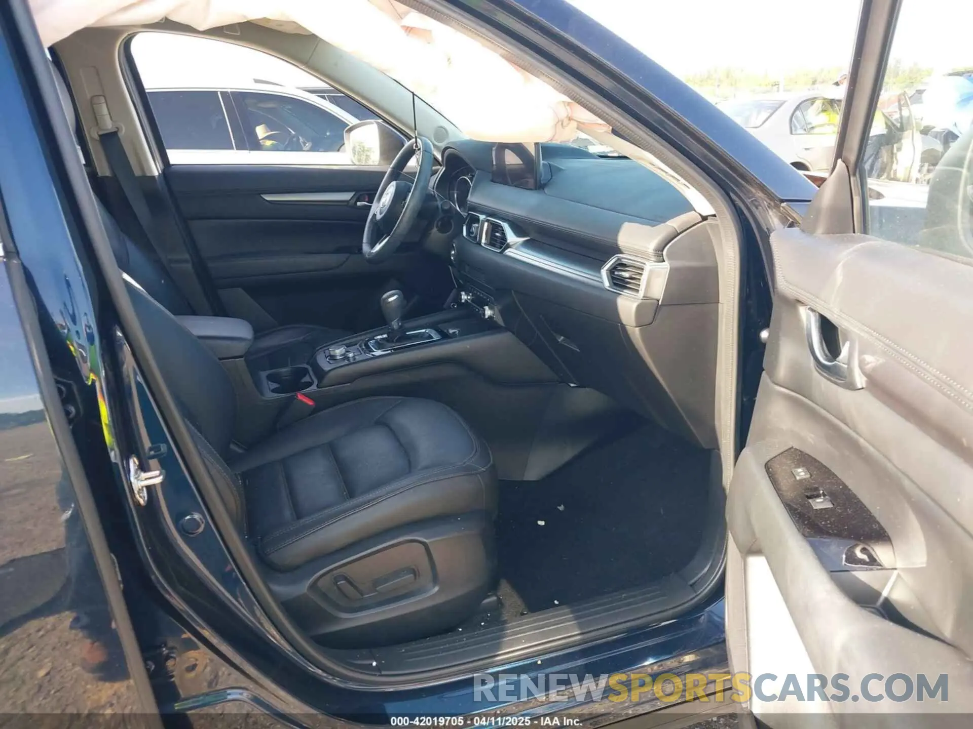 5 fotografías del automóvil dañado JM3KFBCM1P0244646 MAZDA CX-5 2023