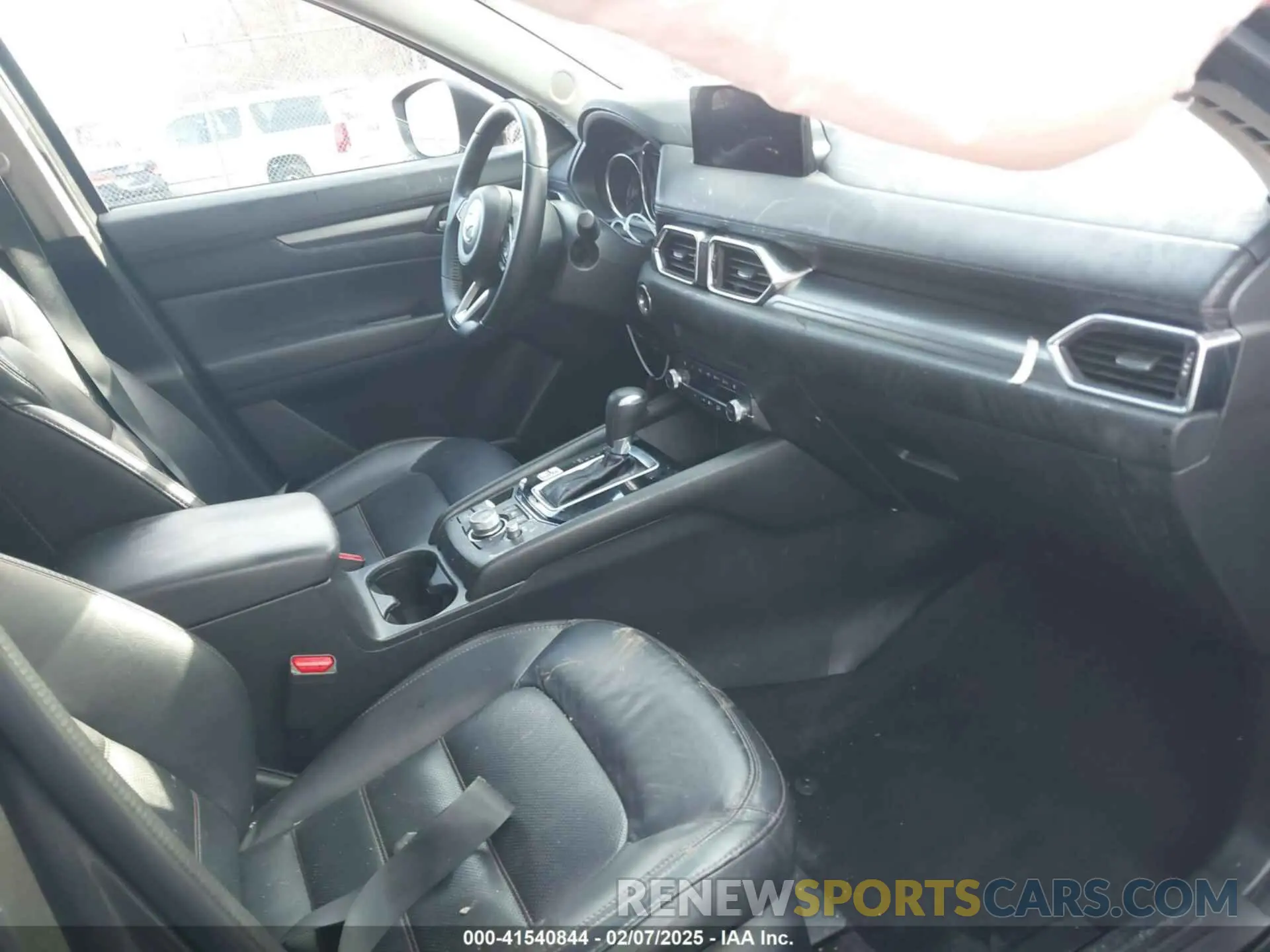 5 fotografías del automóvil dañado JM3KFBCM2P0193643 MAZDA CX-5 2023