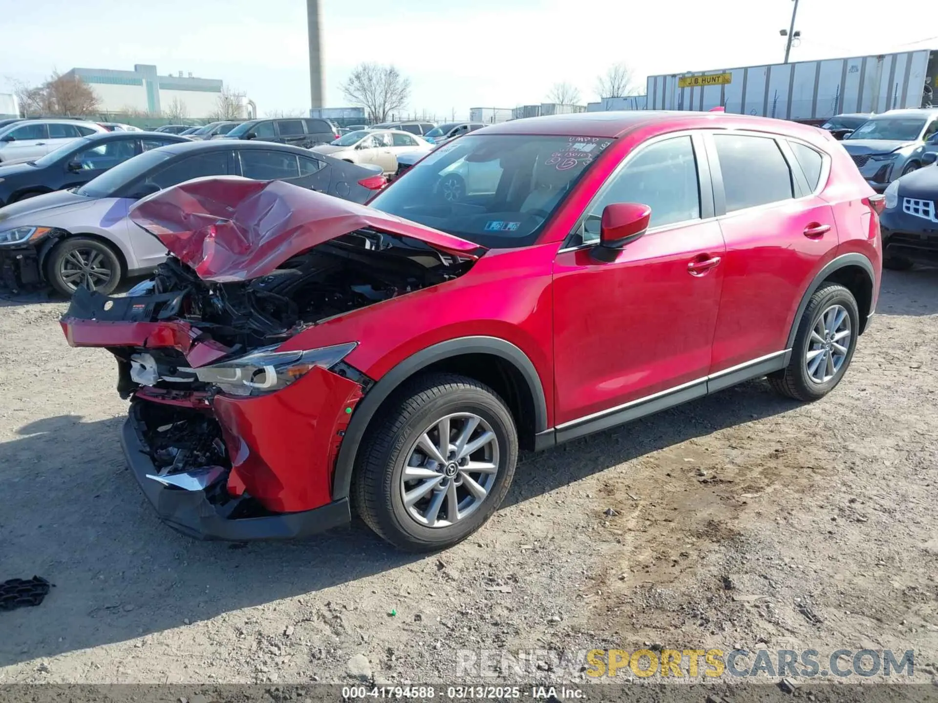 2 fotografías del automóvil dañado JM3KFBCM4P0130107 MAZDA CX-5 2023