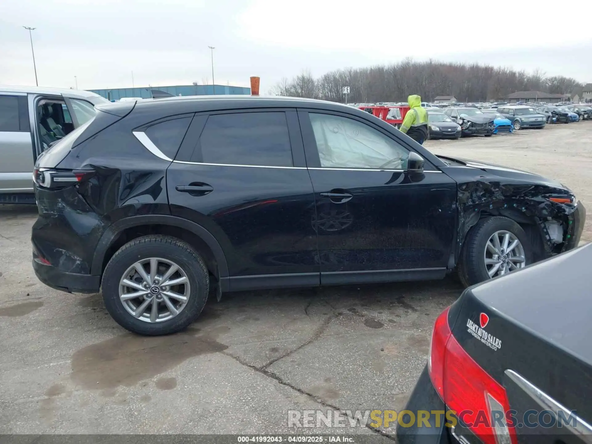 13 fotografías del automóvil dañado JM3KFBCM4P0203010 MAZDA CX-5 2023