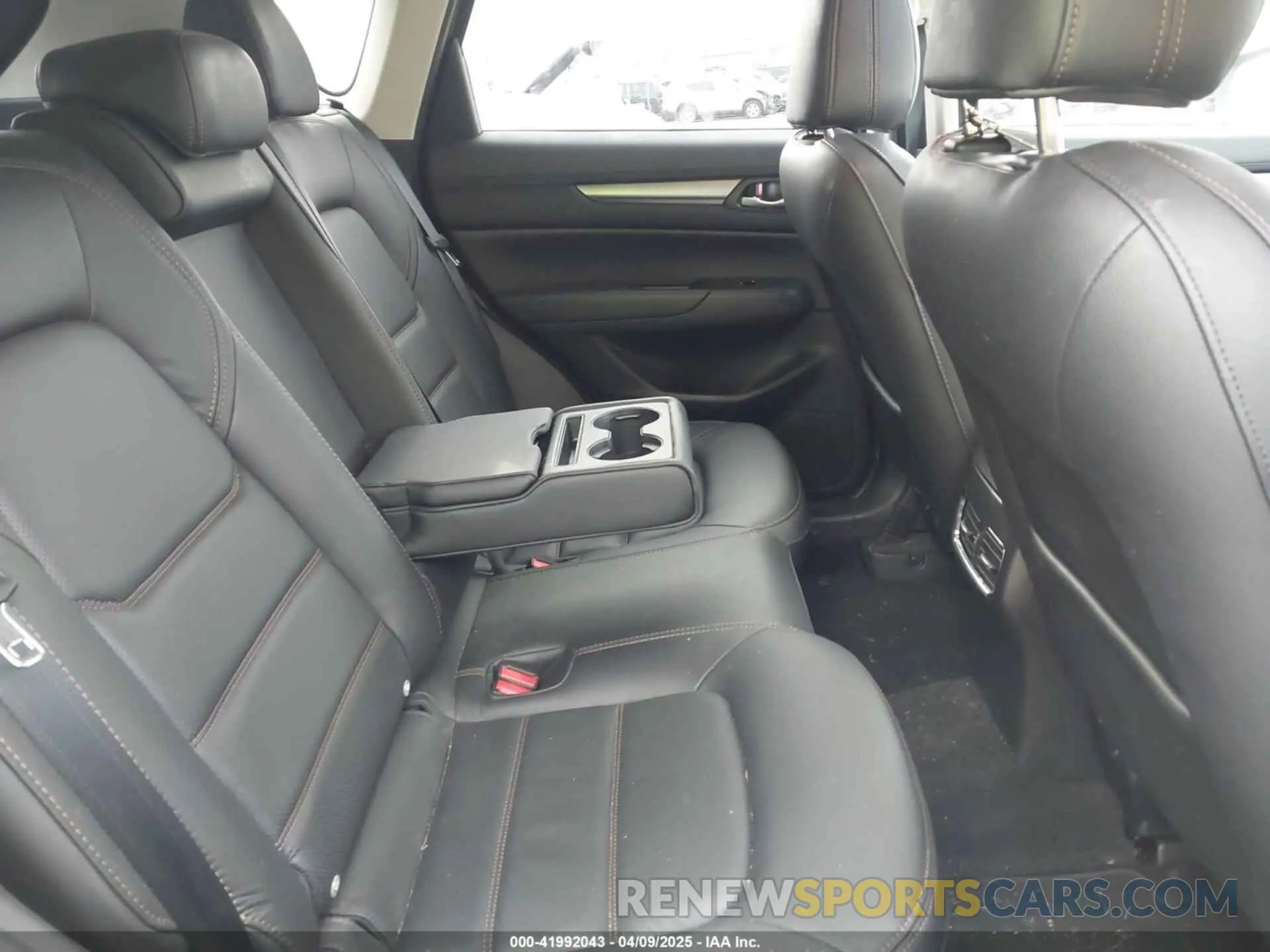 8 fotografías del automóvil dañado JM3KFBCM4P0203010 MAZDA CX-5 2023
