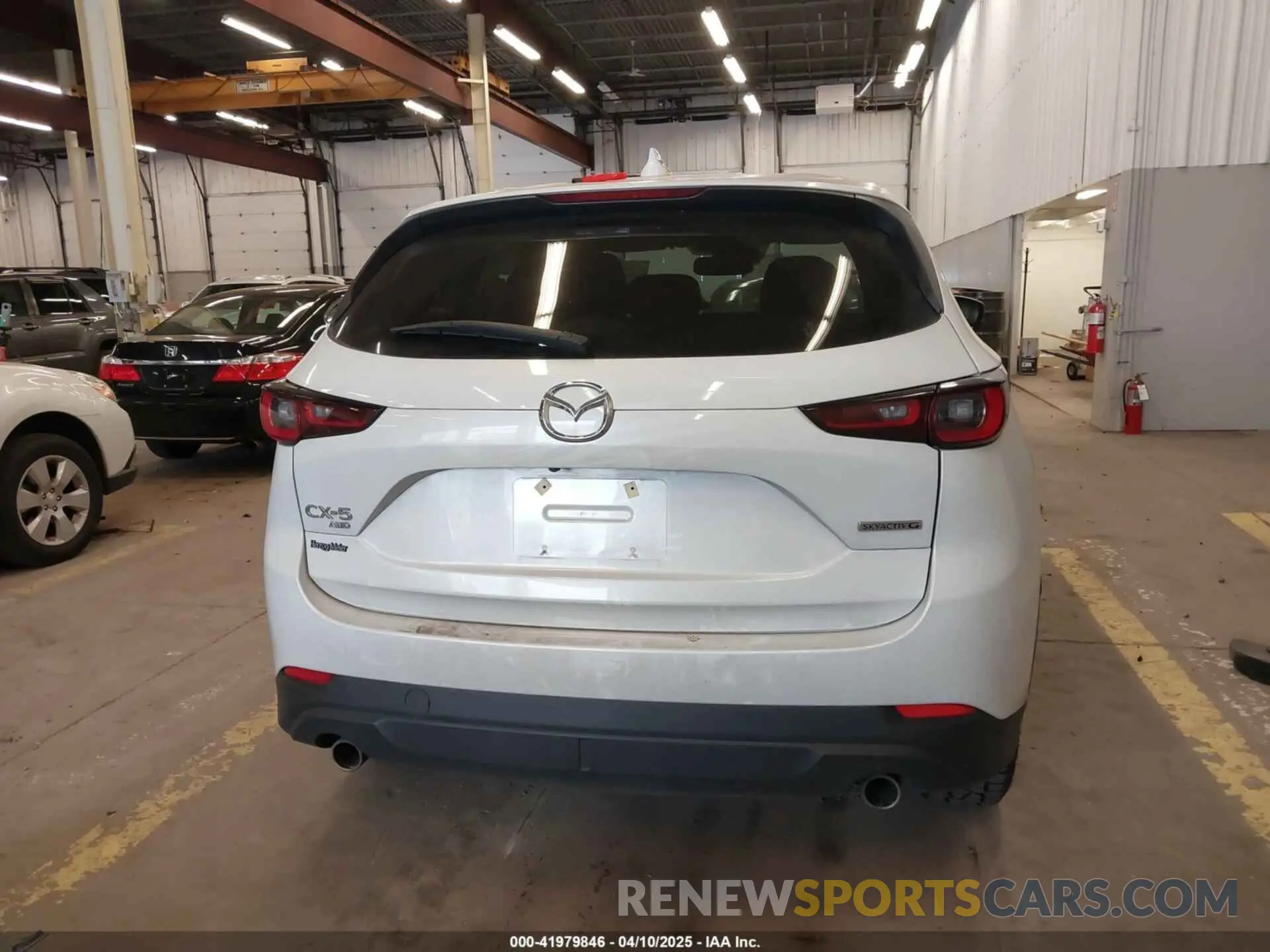 17 fotografías del automóvil dañado JM3KFBCM4P0240168 MAZDA CX-5 2023