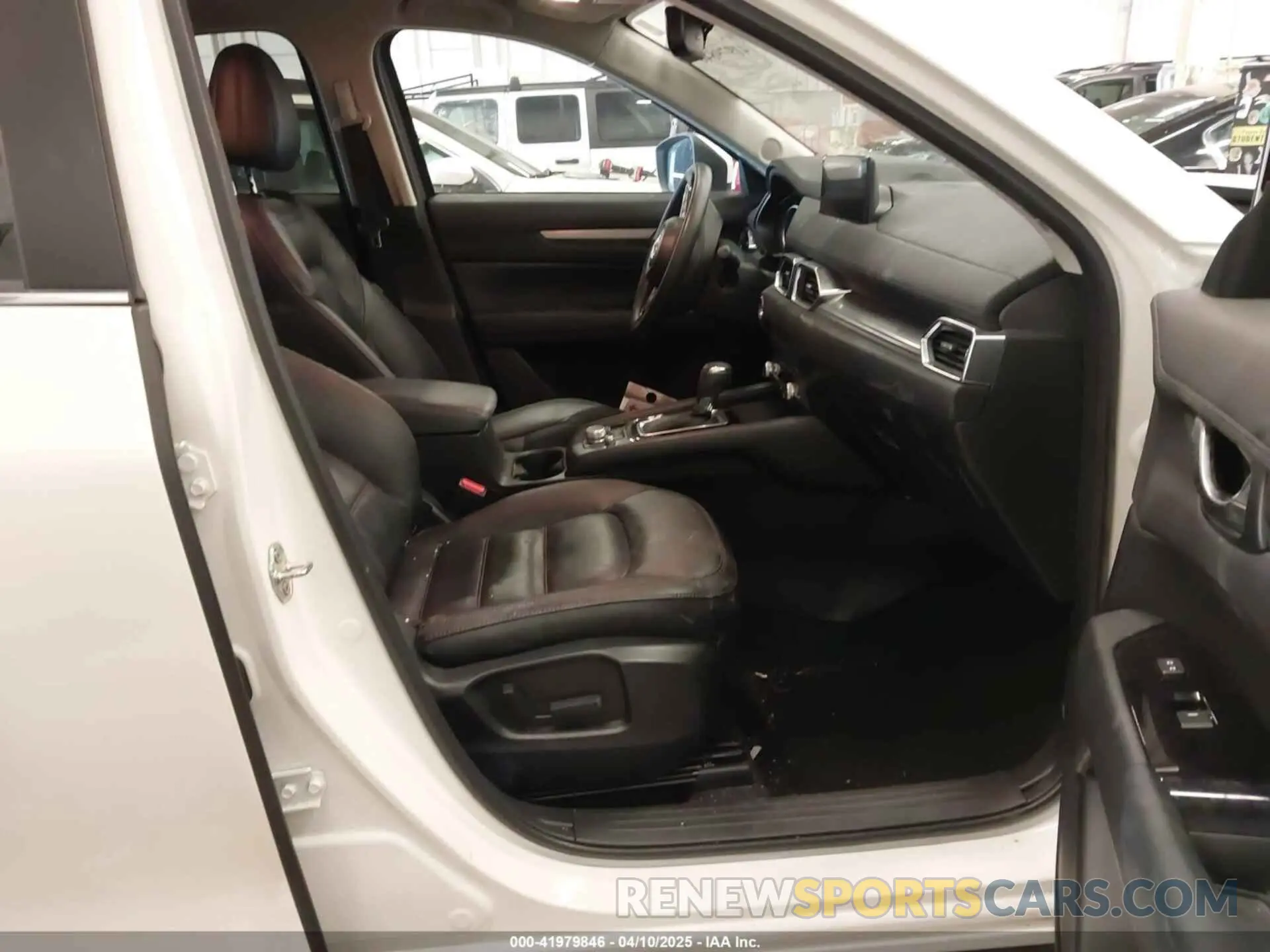 5 fotografías del automóvil dañado JM3KFBCM4P0240168 MAZDA CX-5 2023