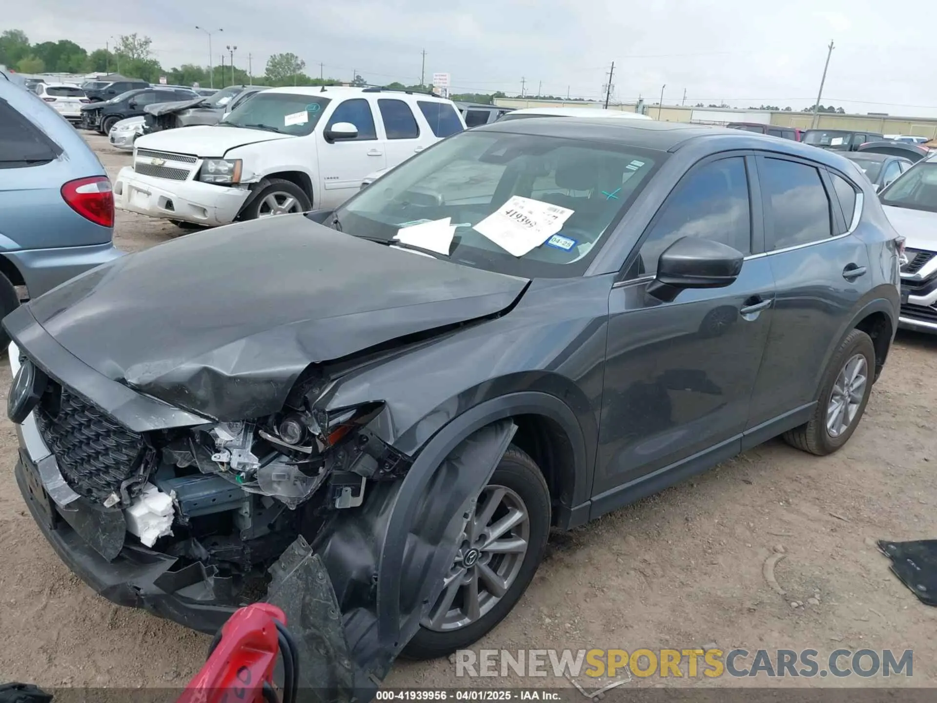2 fotografías del automóvil dañado JM3KFBCM7P0226930 MAZDA CX-5 2023