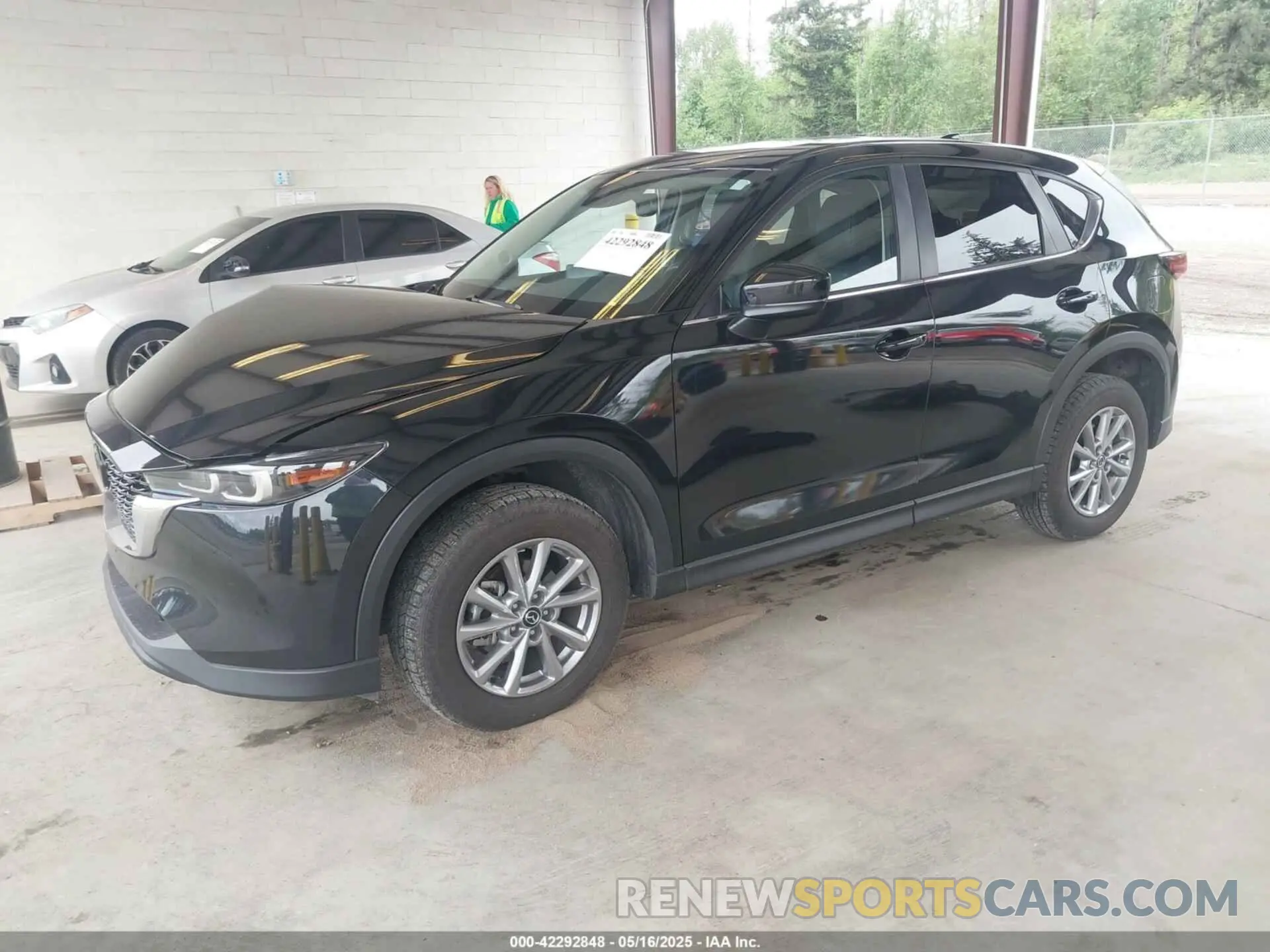 2 fotografías del automóvil dañado JM3KFBCM8P0140333 MAZDA CX-5 2023