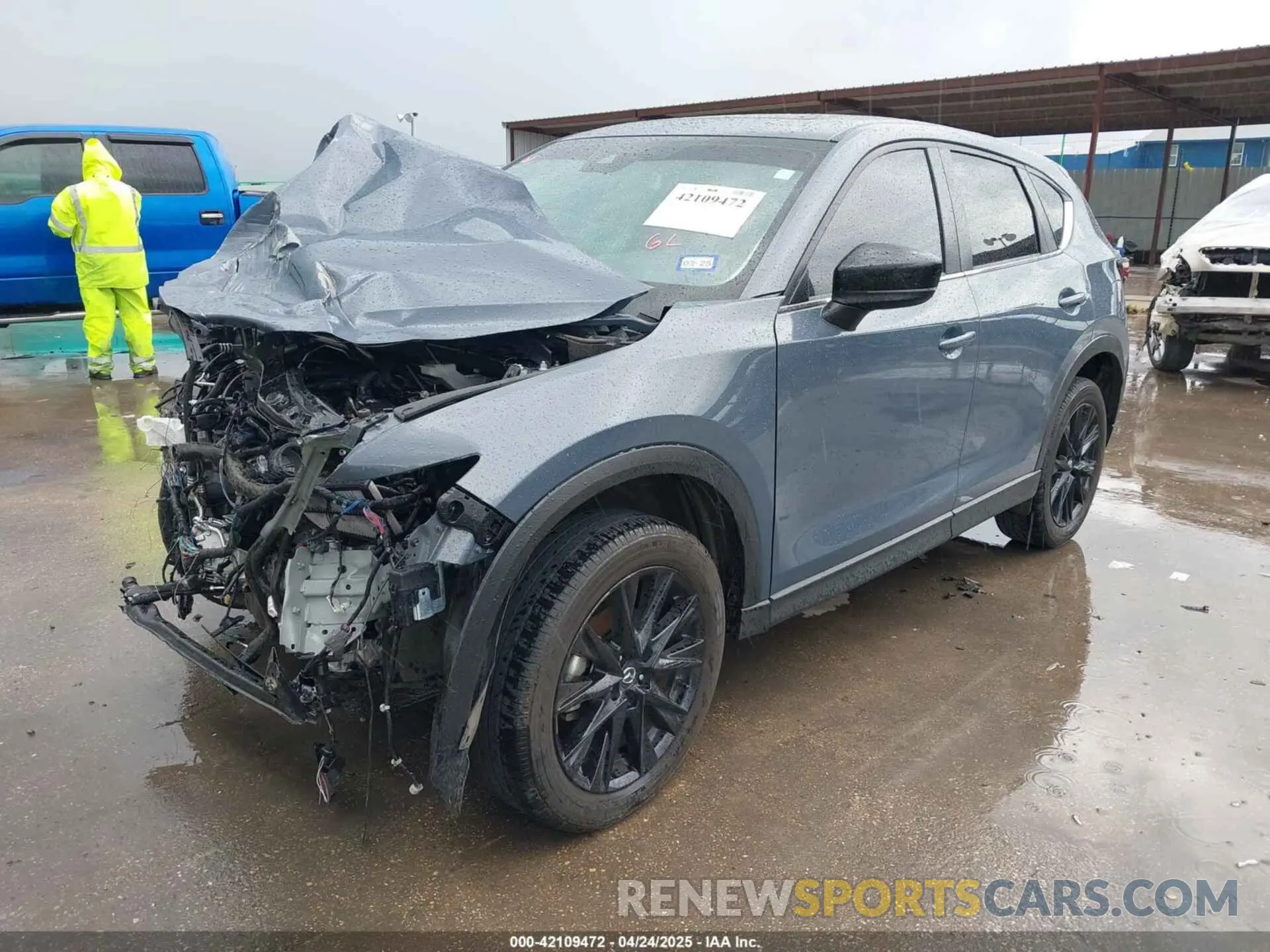 2 fotografías del automóvil dañado JM3KFBCM8P0224667 MAZDA CX-5 2023
