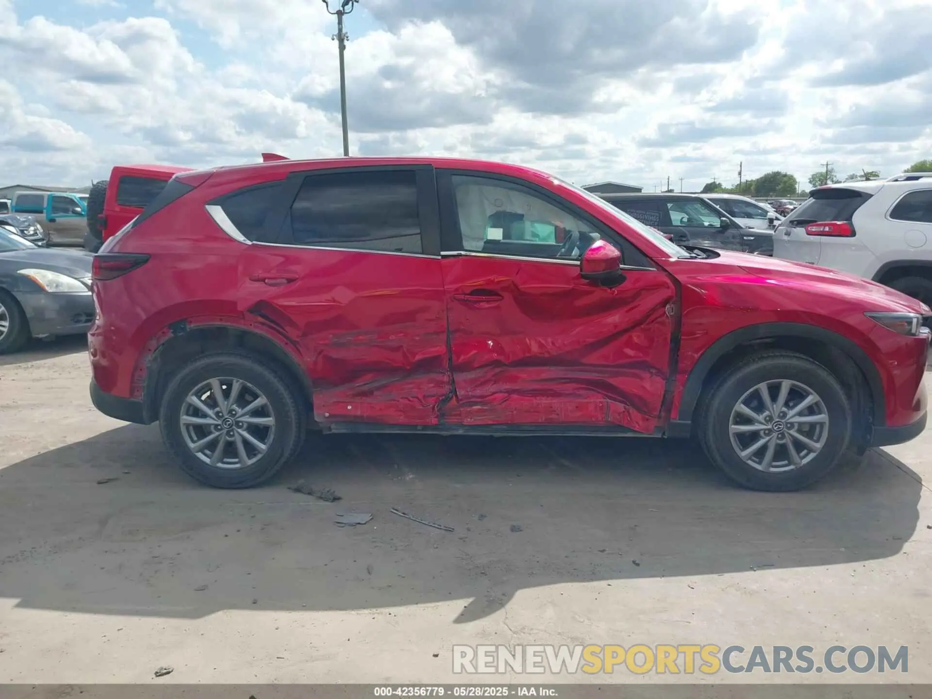 13 fotografías del automóvil dañado JM3KFBCM8P0256180 MAZDA CX-5 2023