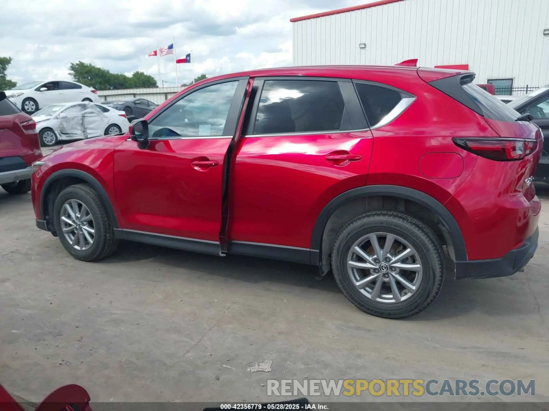 14 fotografías del automóvil dañado JM3KFBCM8P0256180 MAZDA CX-5 2023
