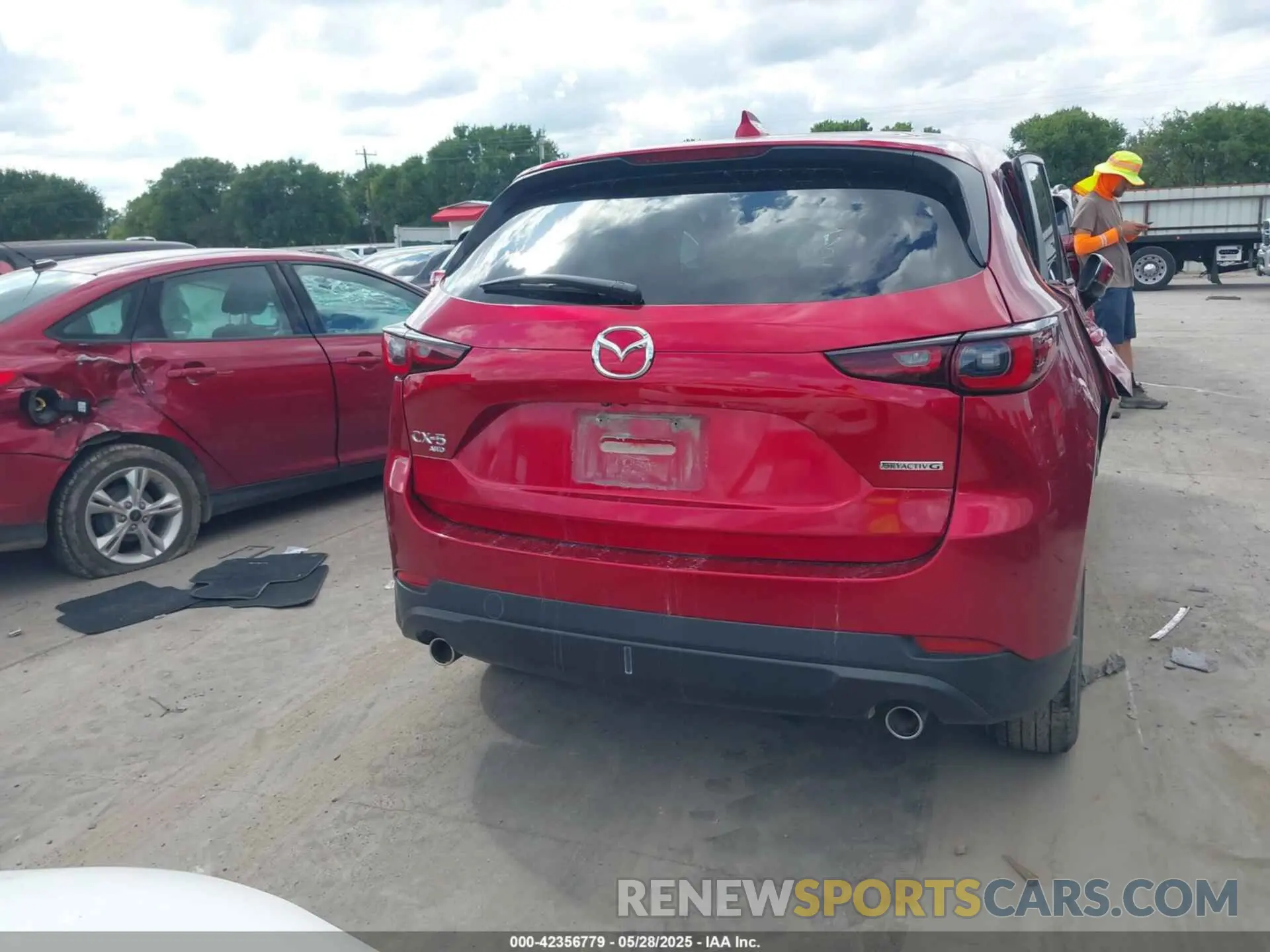 16 fotografías del automóvil dañado JM3KFBCM8P0256180 MAZDA CX-5 2023