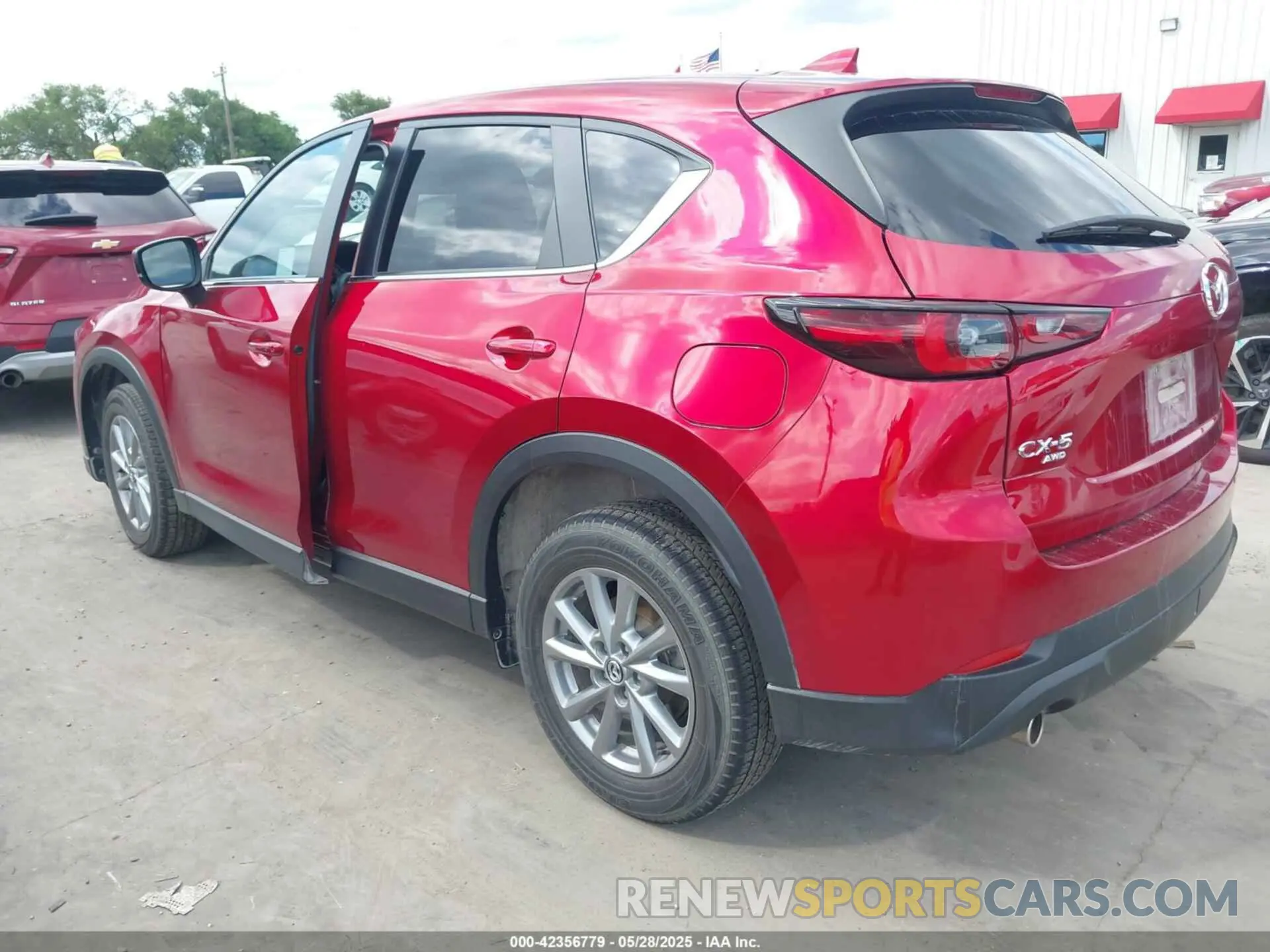 3 fotografías del automóvil dañado JM3KFBCM8P0256180 MAZDA CX-5 2023