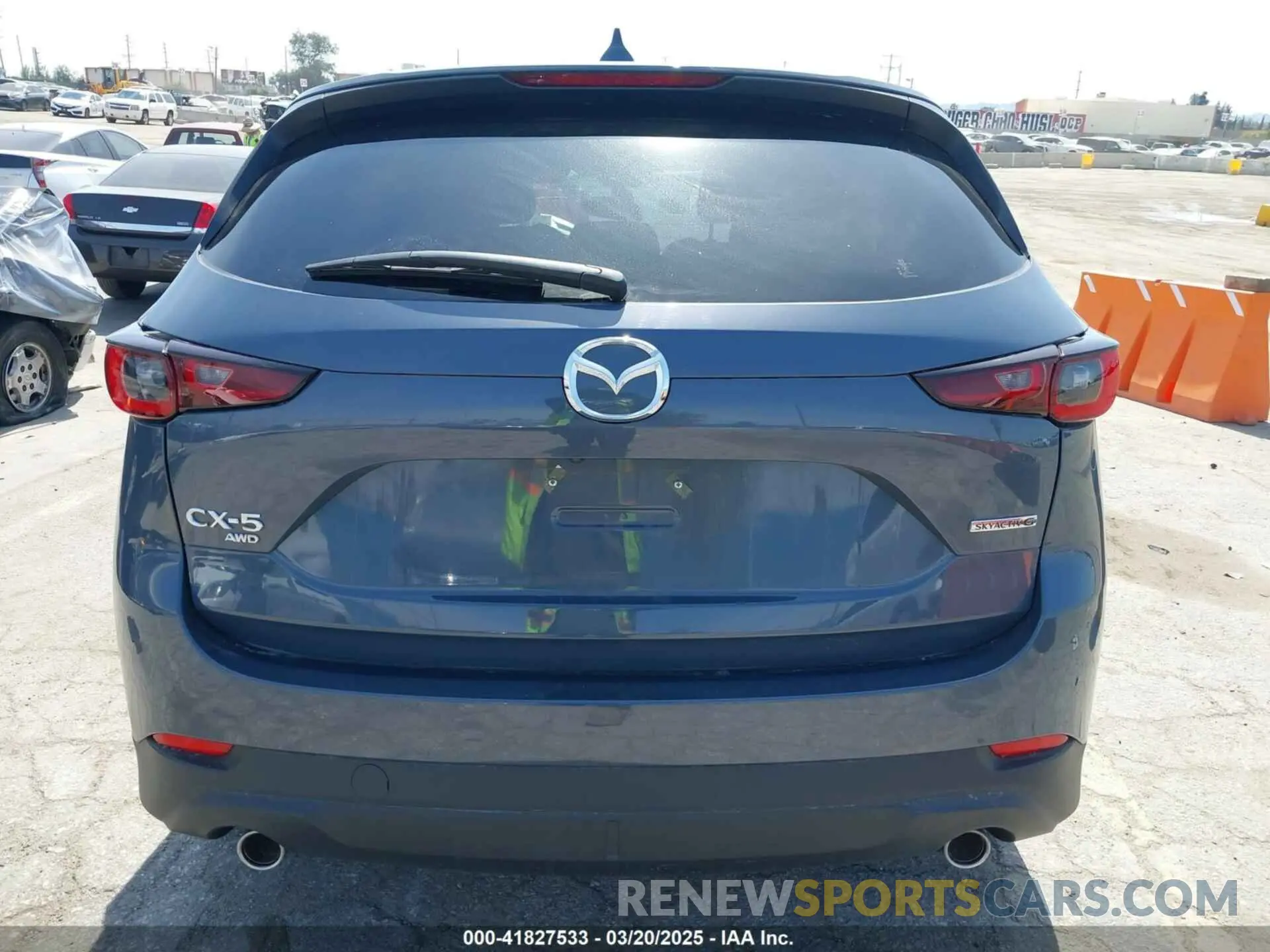 15 fotografías del automóvil dañado JM3KFBCM8P0260150 MAZDA CX-5 2023