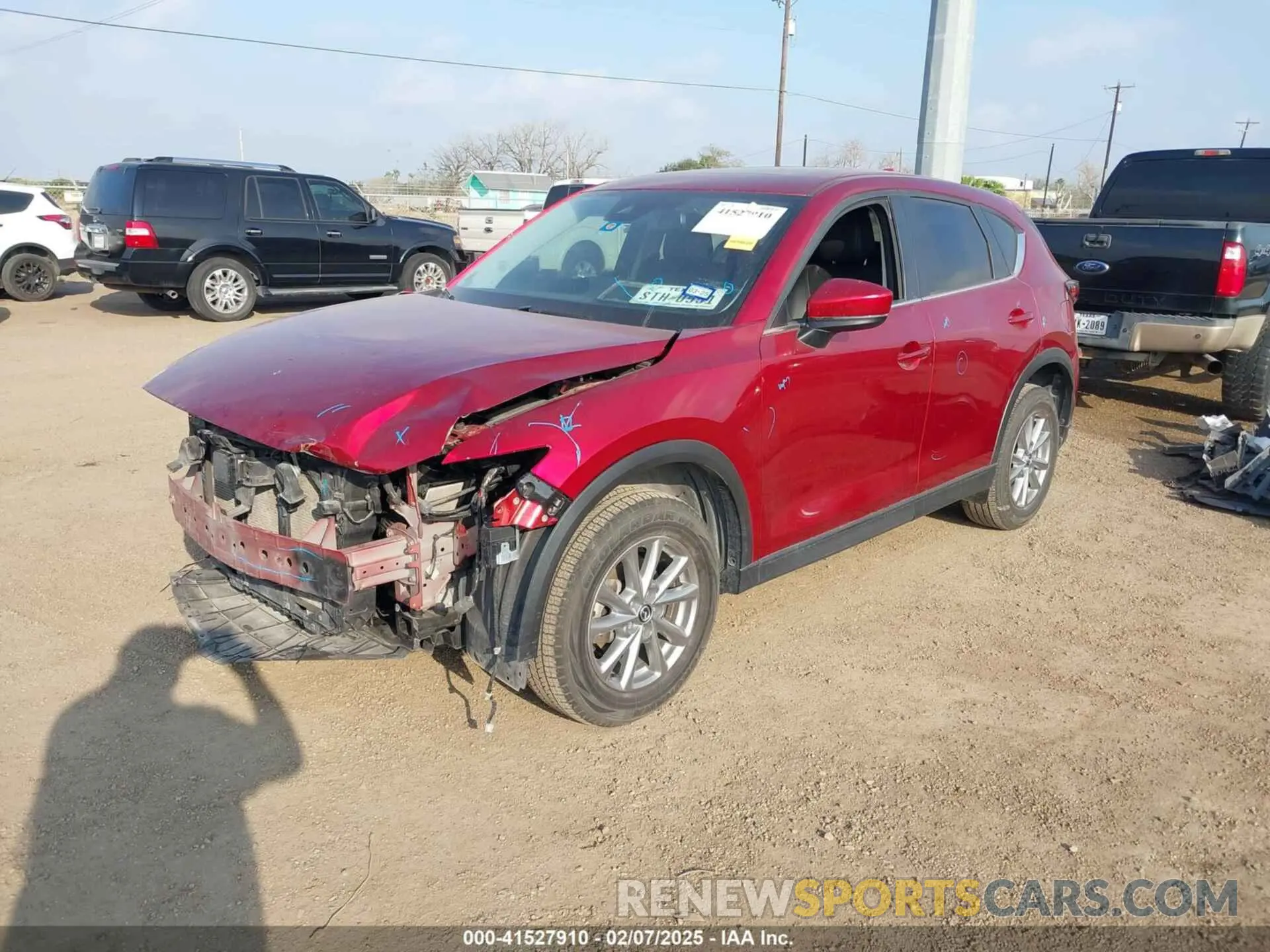 2 fotografías del automóvil dañado JM3KFBCMXP0192739 MAZDA CX-5 2023