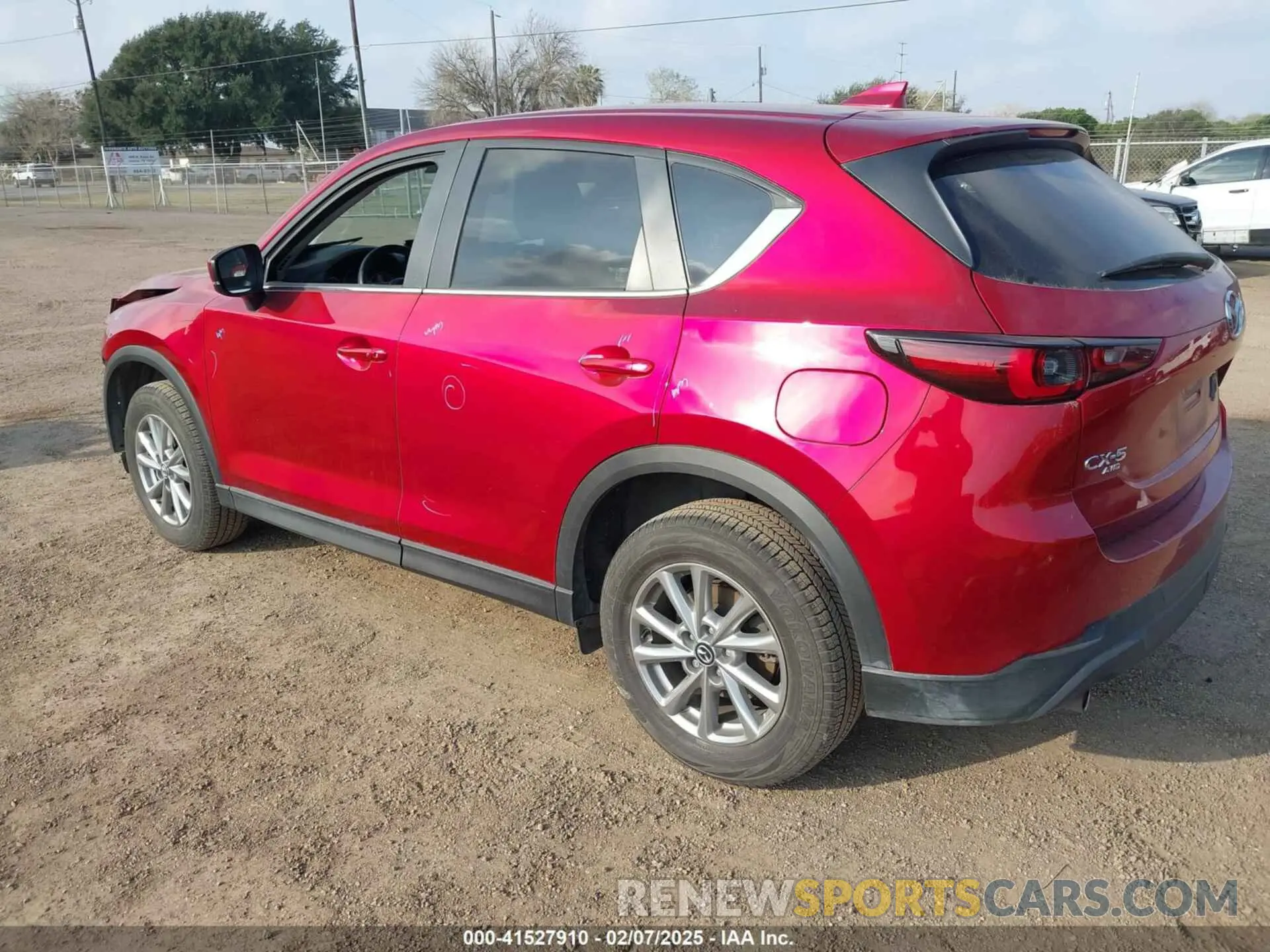 3 fotografías del automóvil dañado JM3KFBCMXP0192739 MAZDA CX-5 2023