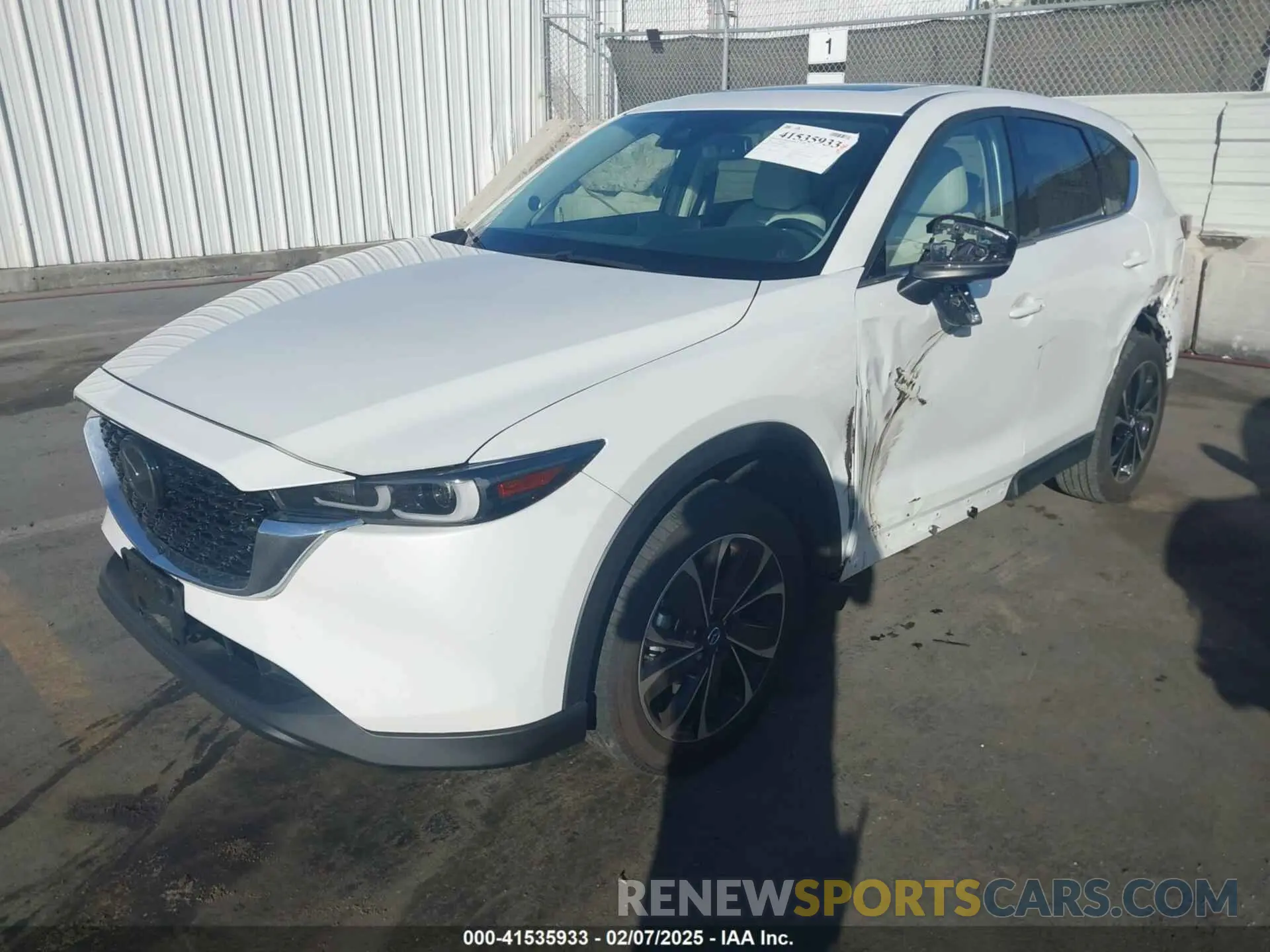 2 fotografías del automóvil dañado JM3KFBDM2P0283602 MAZDA CX-5 2023