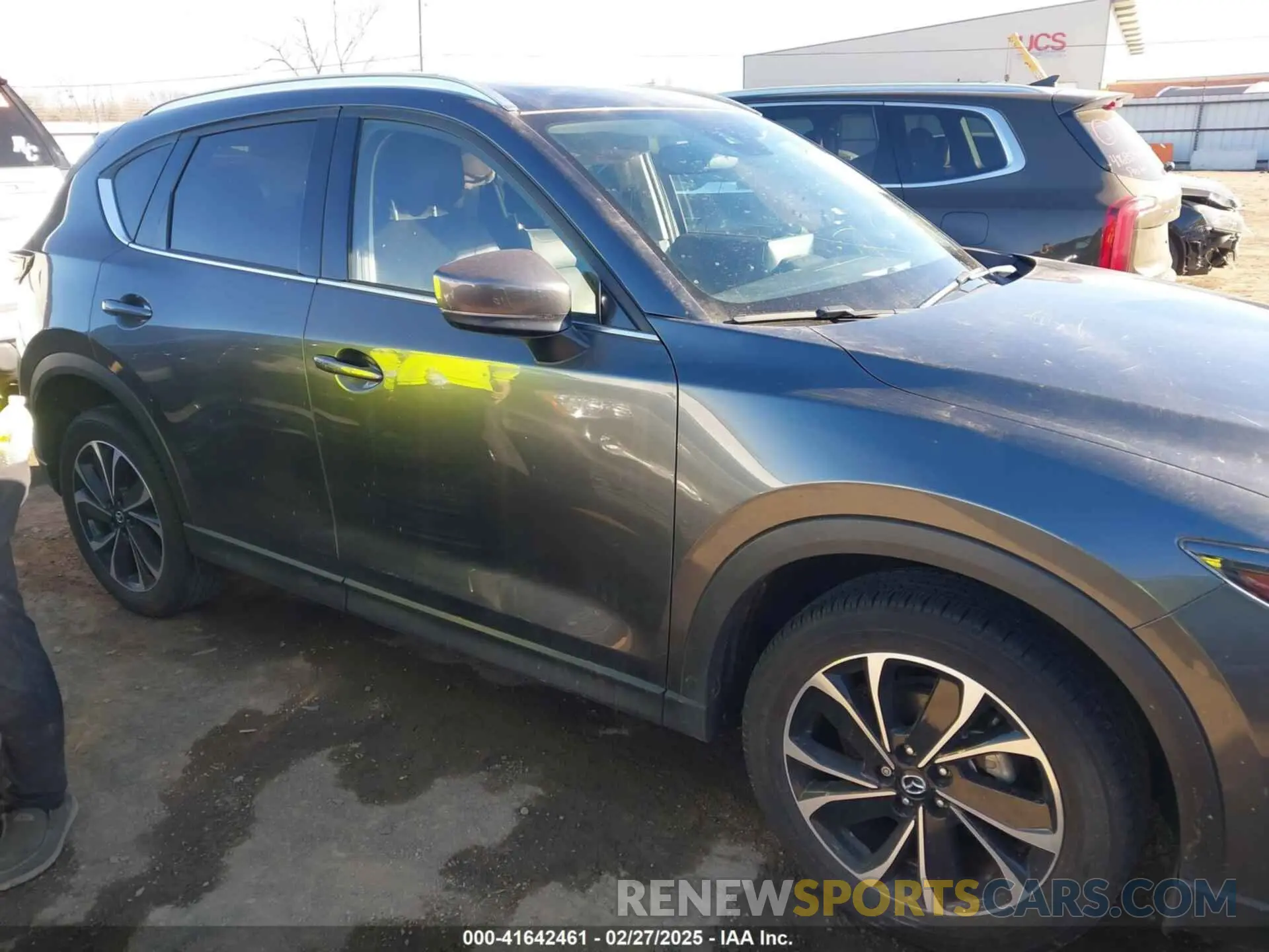 13 fotografías del automóvil dañado JM3KFBEM2P0163054 MAZDA CX-5 2023