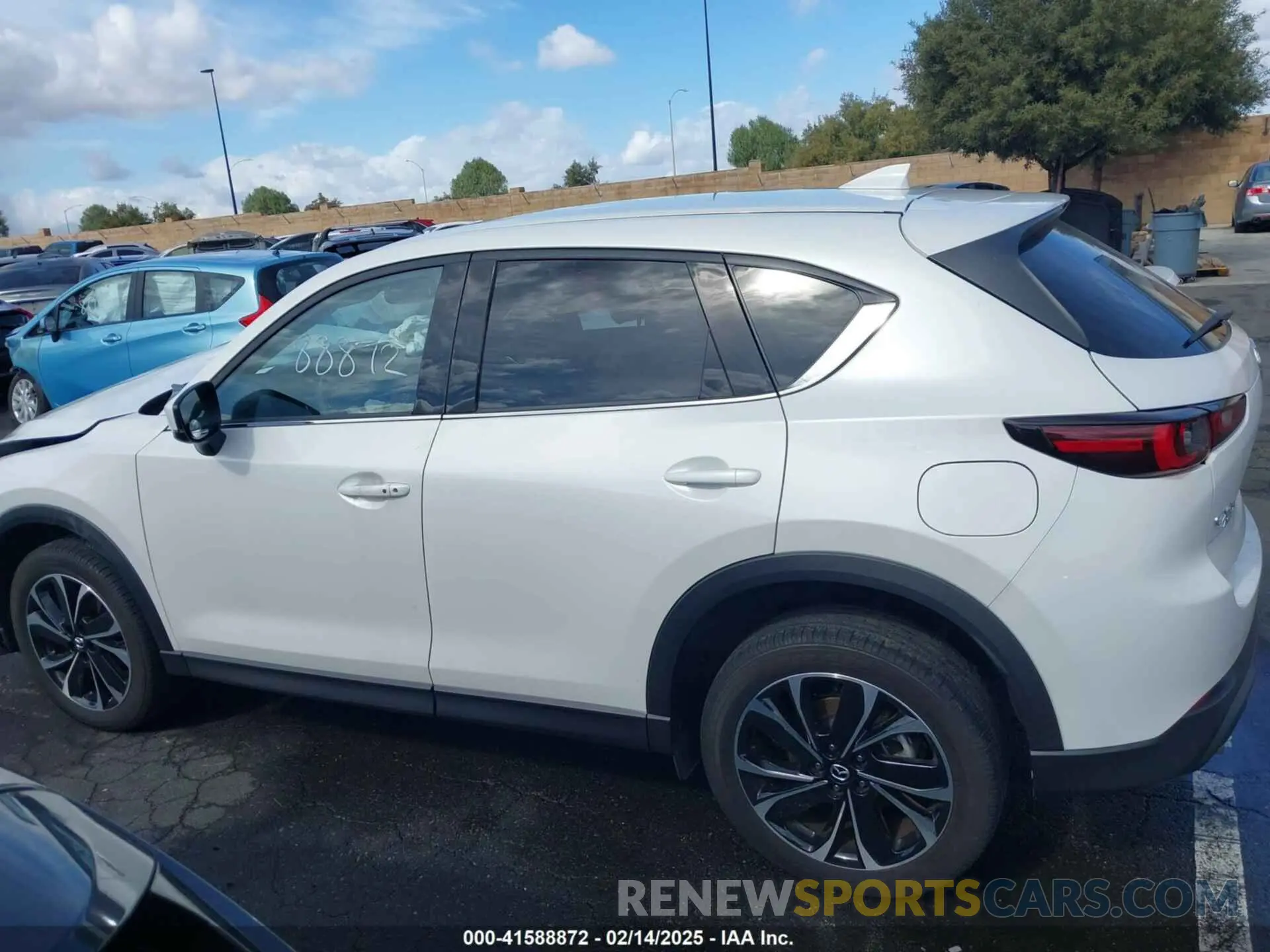 14 fotografías del automóvil dañado JM3KFBEM4P0112803 MAZDA CX-5 2023