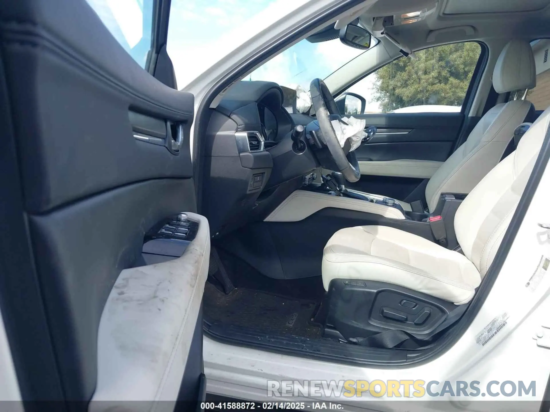 5 fotografías del automóvil dañado JM3KFBEM4P0112803 MAZDA CX-5 2023