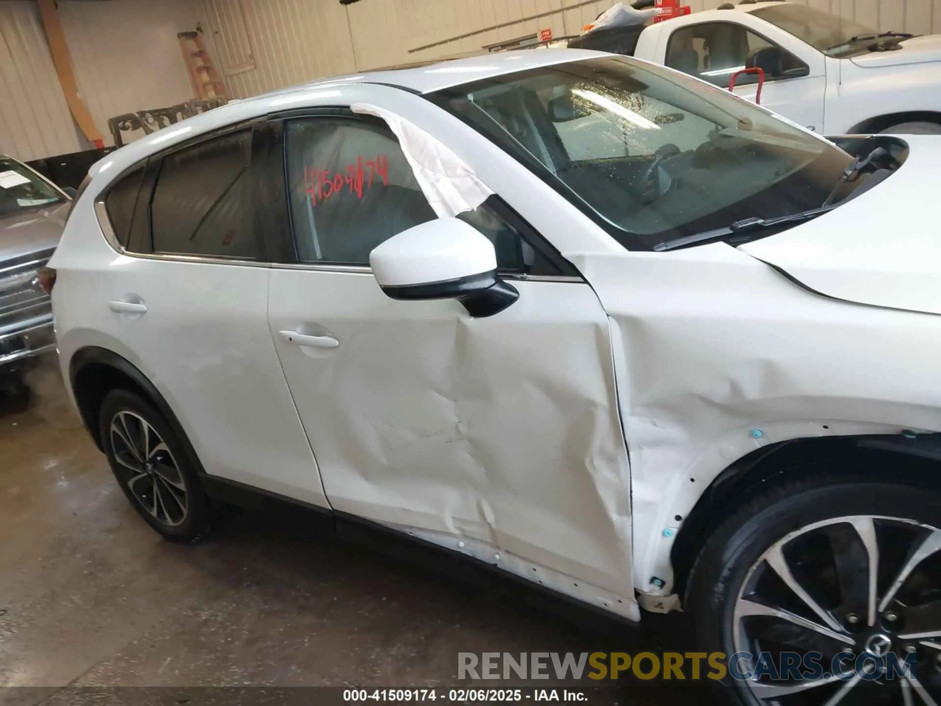 13 fotografías del automóvil dañado JM3KFBEM5P0258952 MAZDA CX-5 2023