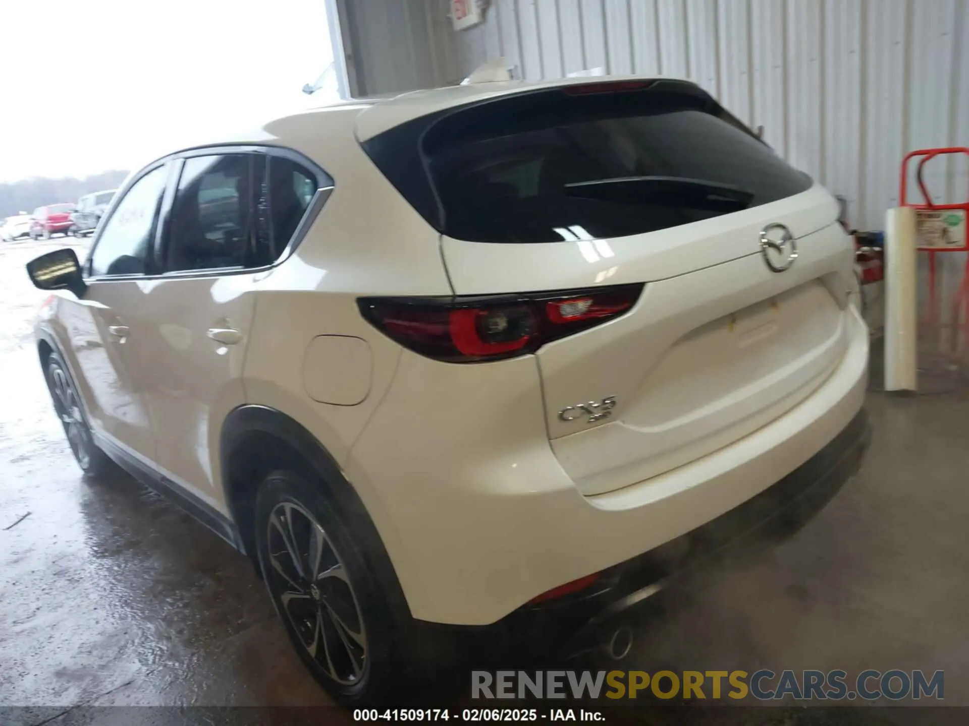3 fotografías del automóvil dañado JM3KFBEM5P0258952 MAZDA CX-5 2023