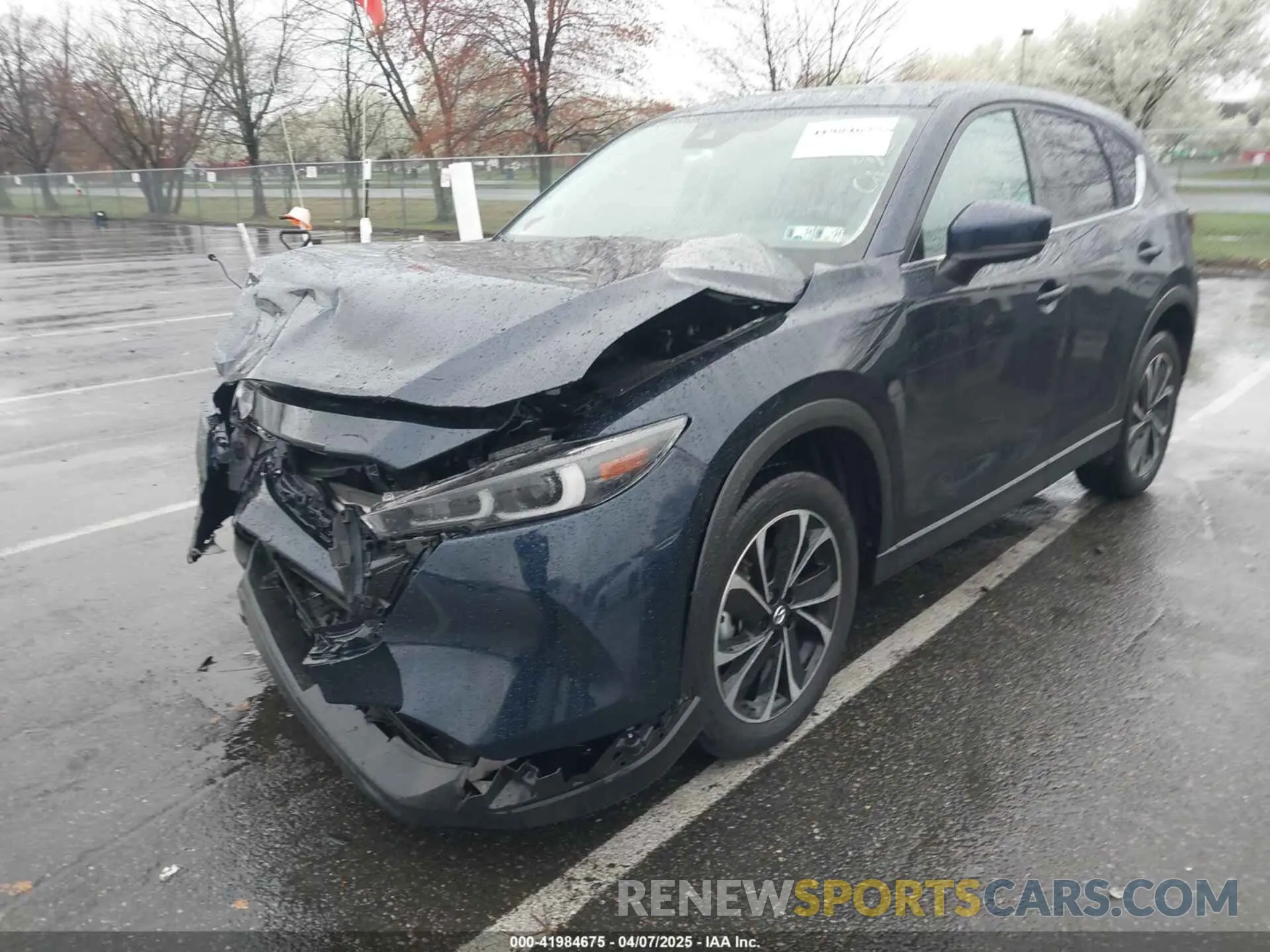 2 fotografías del automóvil dañado JM3KFBEM5P0292700 MAZDA CX-5 2023