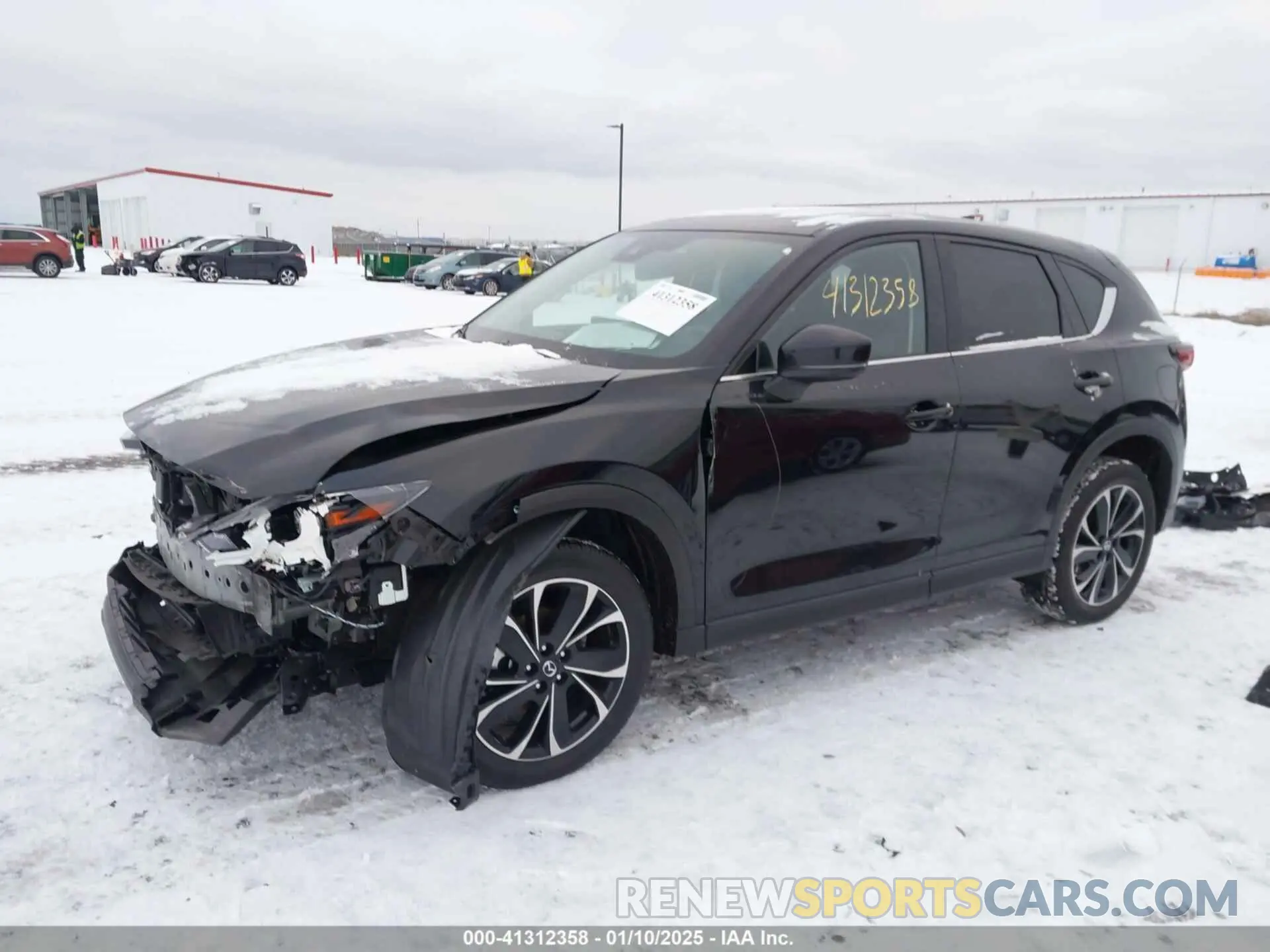 2 fotografías del automóvil dañado JM3KFBEM6P0172890 MAZDA CX-5 2023