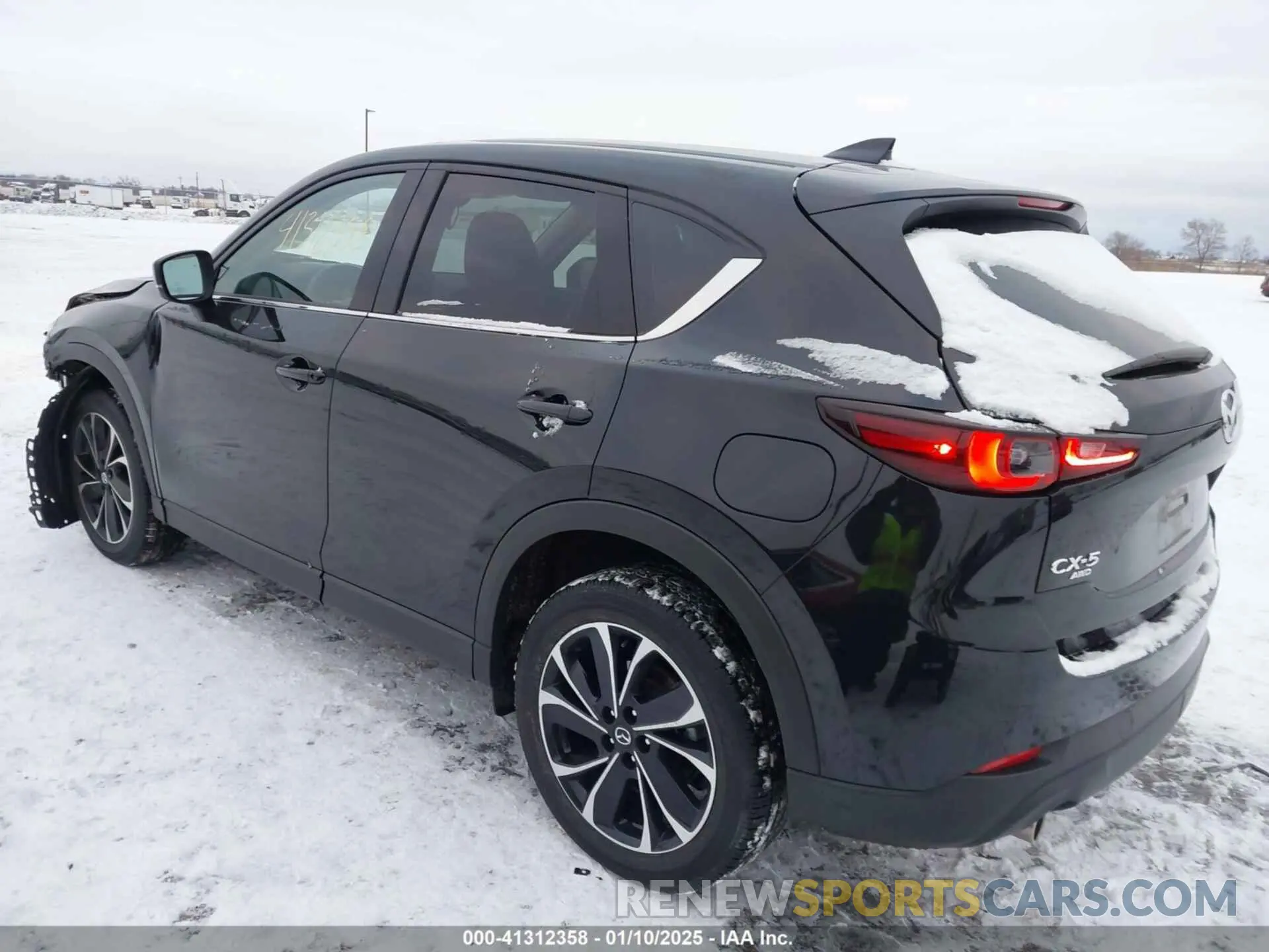 3 fotografías del automóvil dañado JM3KFBEM6P0172890 MAZDA CX-5 2023