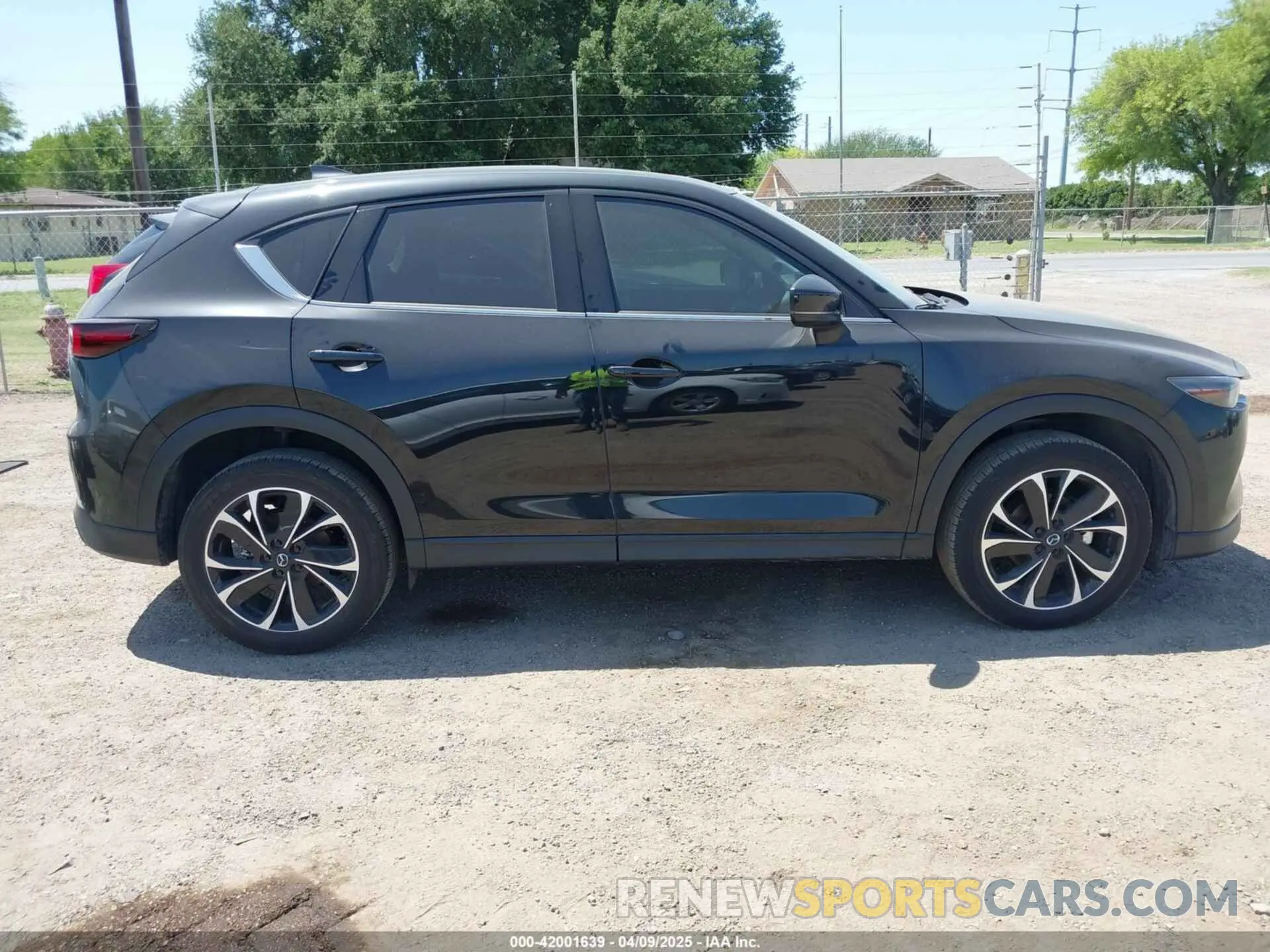 13 fotografías del automóvil dañado JM3KFBEM8P0148428 MAZDA CX-5 2023