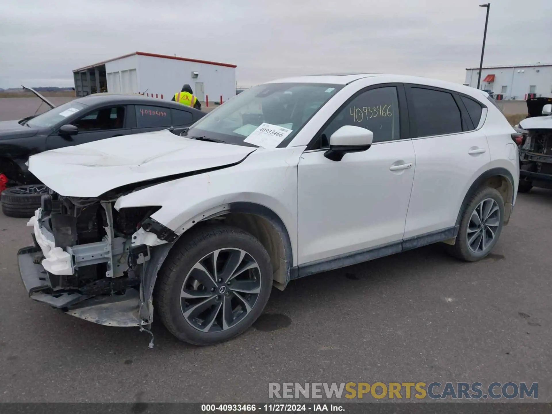 2 fotografías del automóvil dañado JM3KFBEM8P0172177 MAZDA CX-5 2023