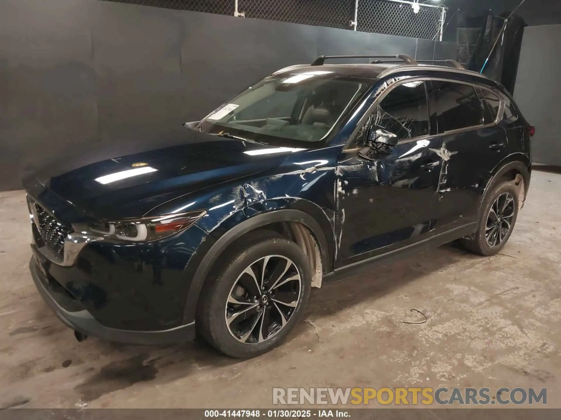 2 fotografías del automóvil dañado JM3KFBEM8P0253602 MAZDA CX-5 2023
