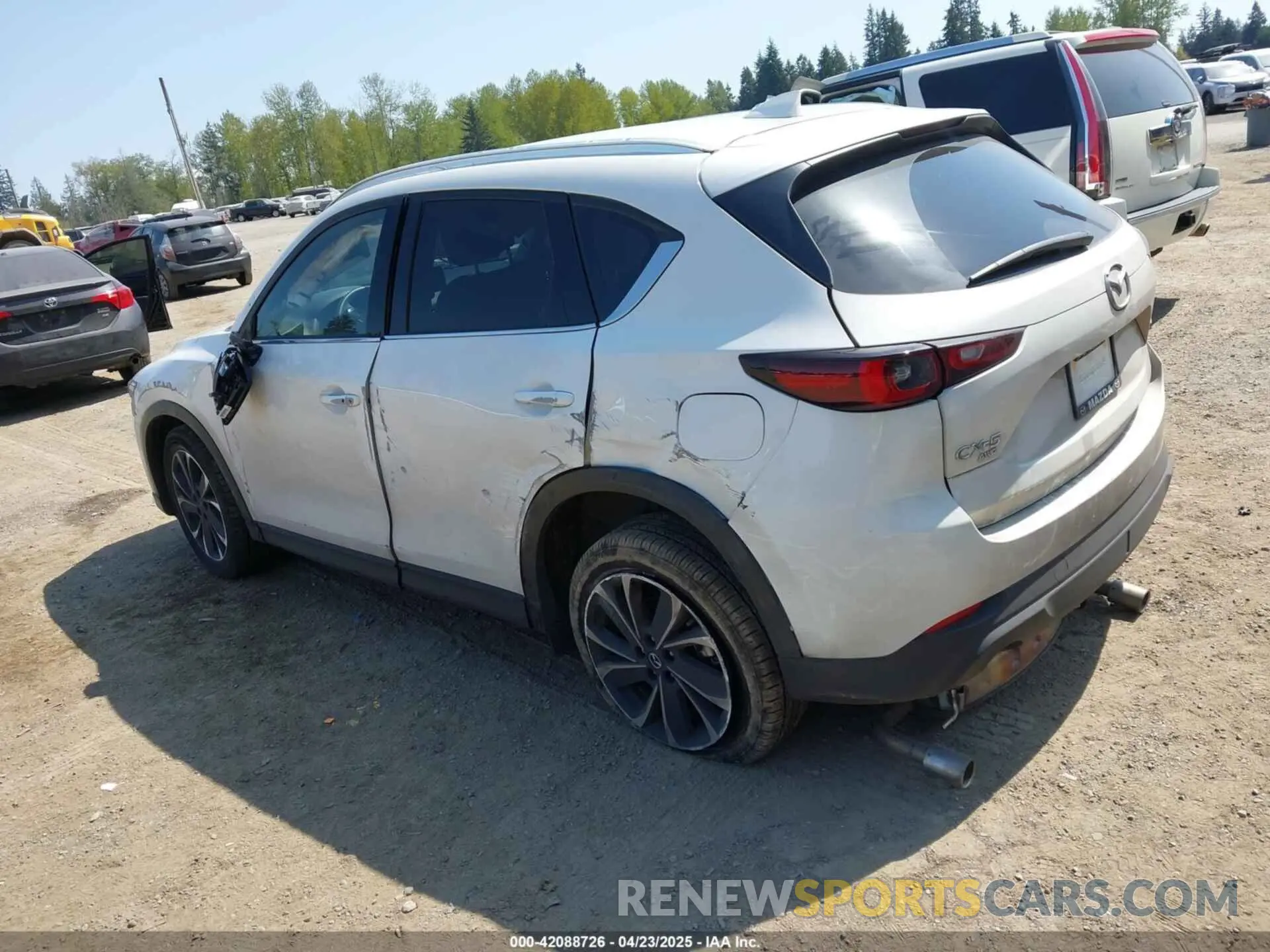 3 fotografías del automóvil dañado JM3KFBEM9P0132061 MAZDA CX-5 2023